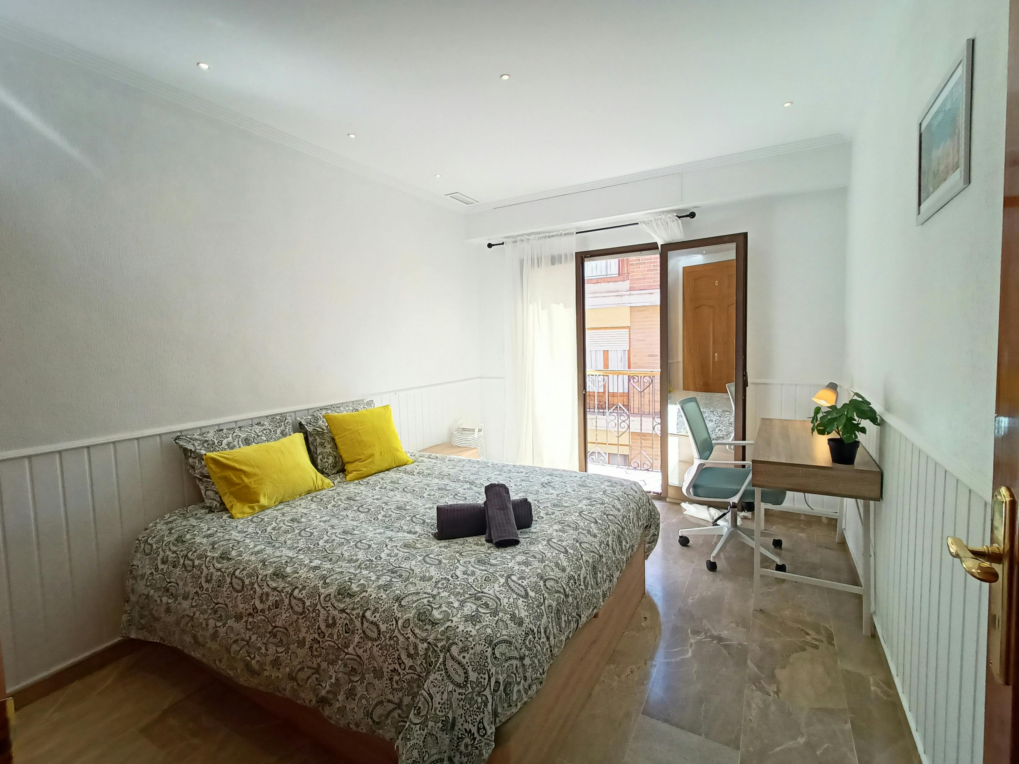 Private room for rent for €350 per month in Elche, Carrer Carmelitas