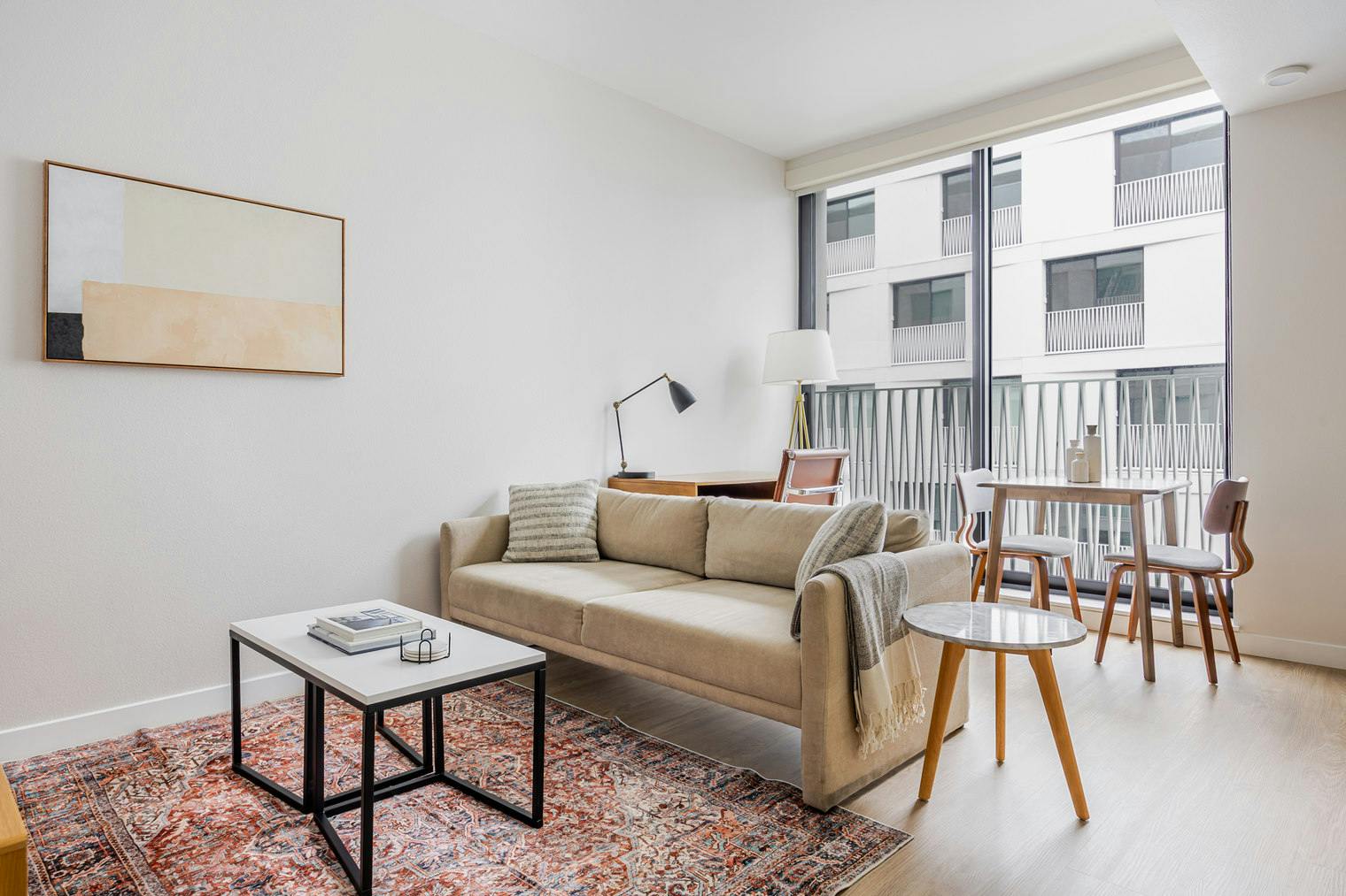 Appartamento in affitto a $4,119 al mese a Los Angeles, Mesnager Street