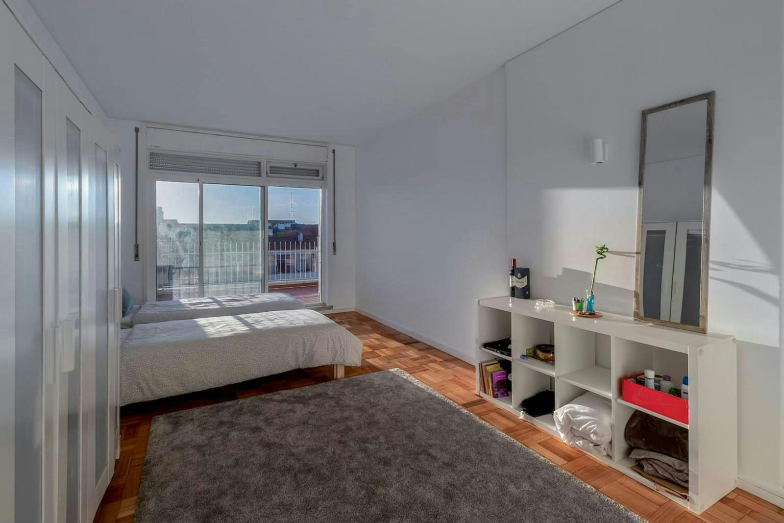 Private room for rent for €640 per month in Porto, Rua de 5 de Outubro