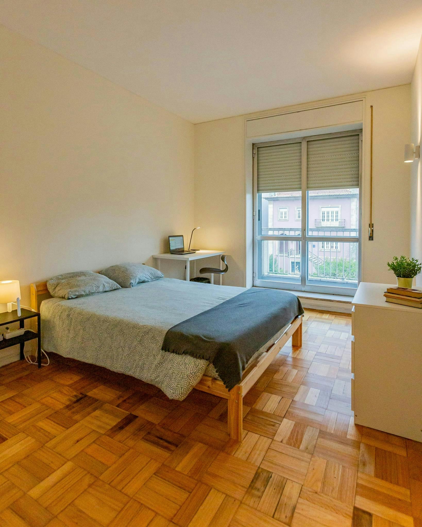Private room for rent for €640 per month in Porto, Rua de 5 de Outubro