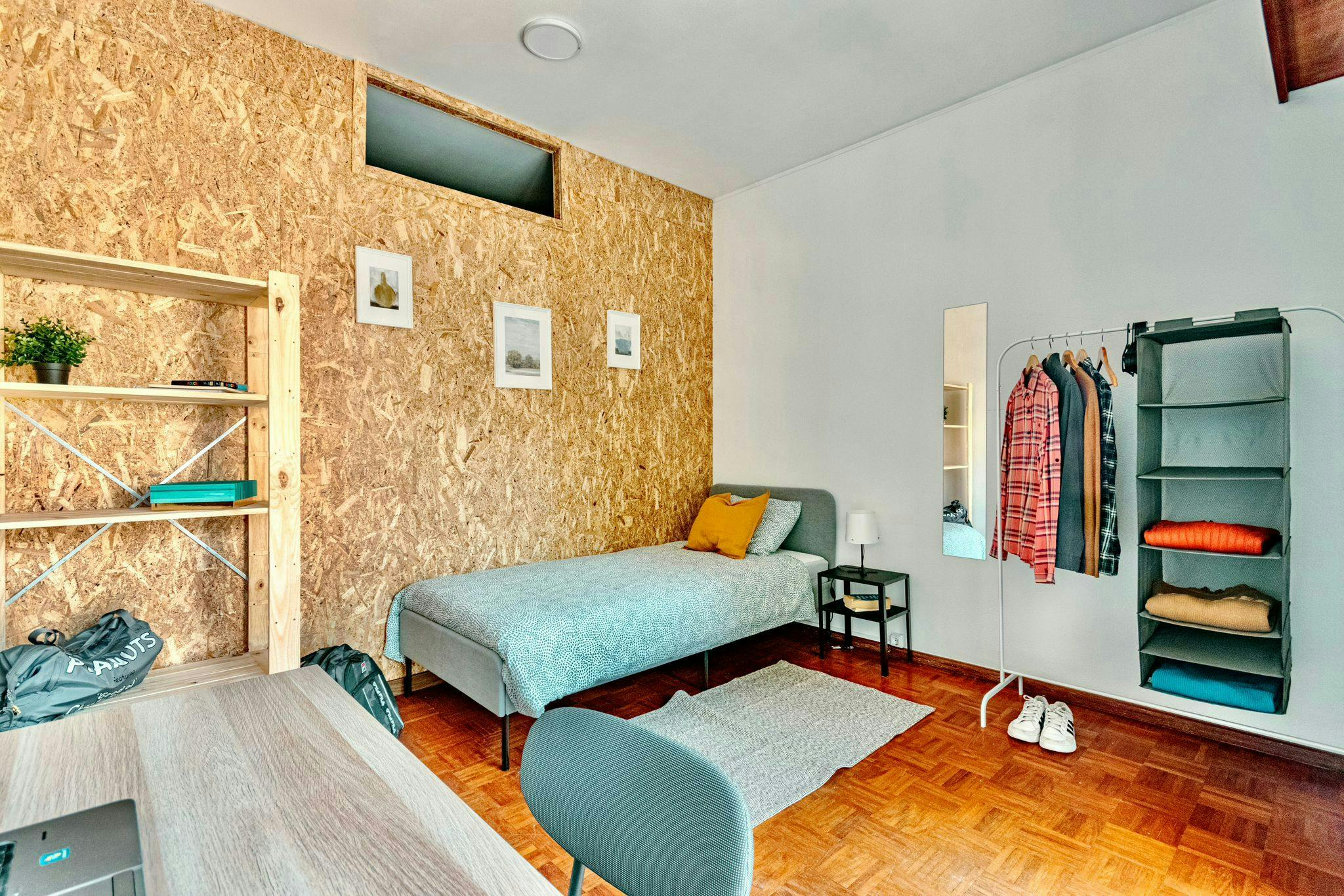 Private room for rent for €590 per month in Porto, Praça de 9 de Abril