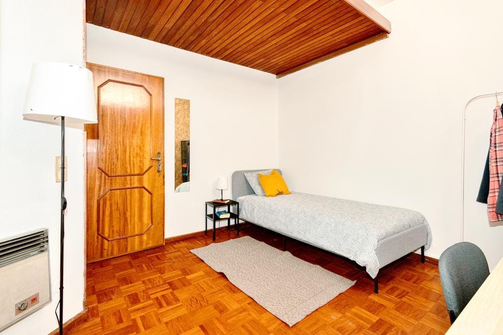 Private room for rent for €390 per month in Porto, Praça de 9 de Abril