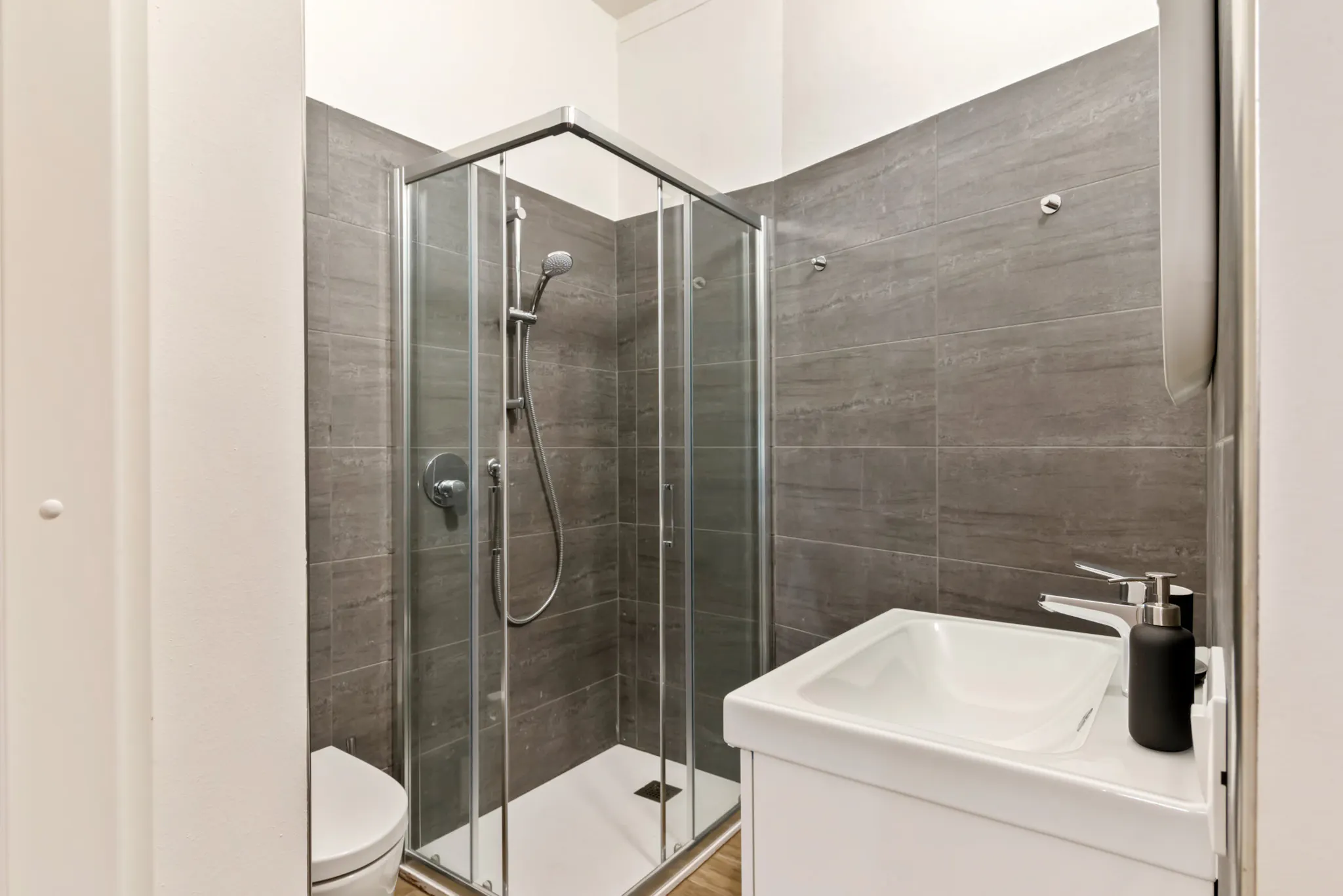 Via Luciano Manara, Milan preview