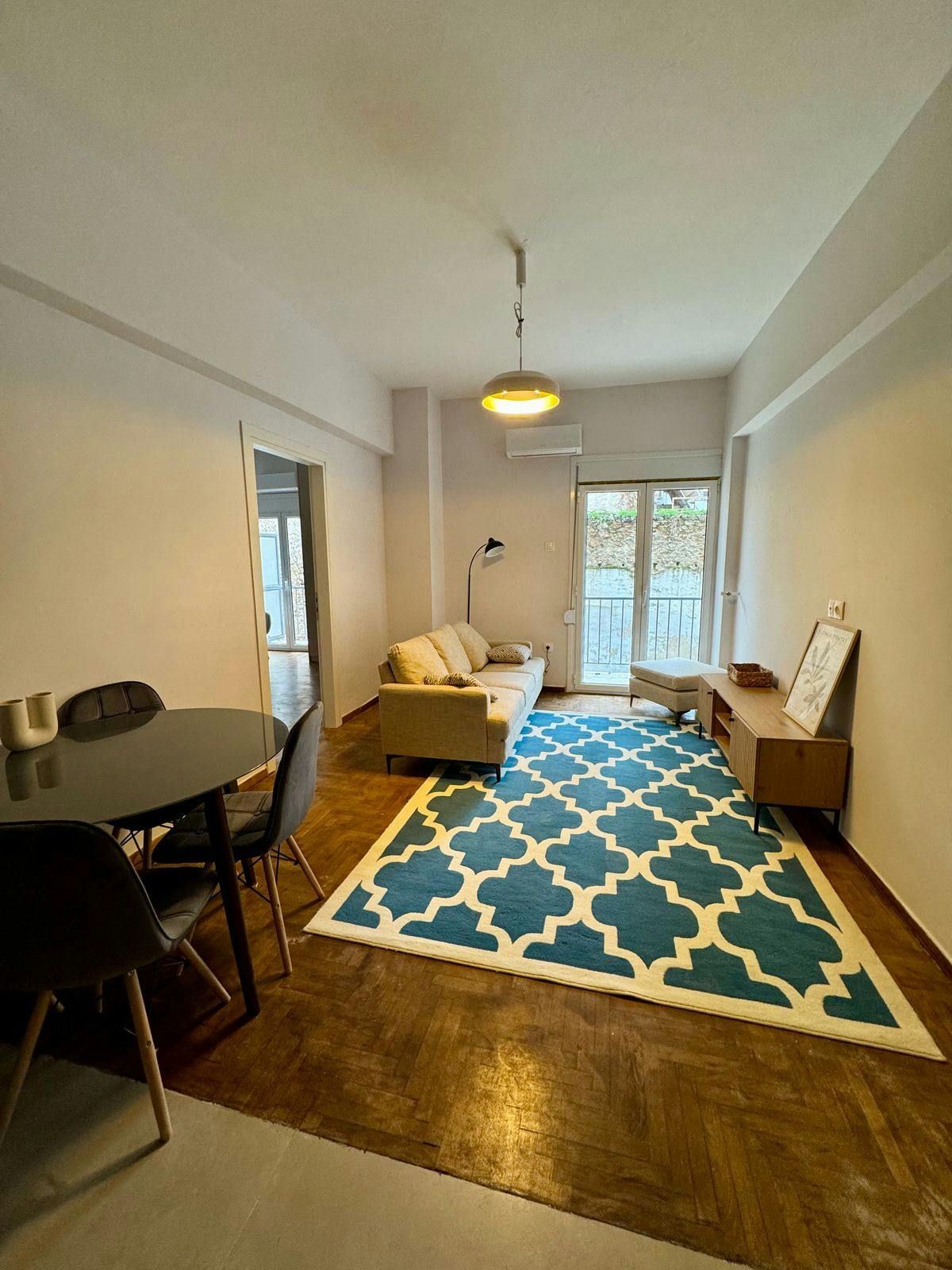 Apartment for rent for €1,100 per month in Athina, Filolaou