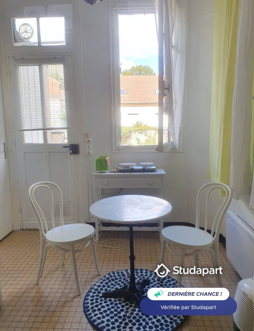 Appartamento in affitto a 780 € al mese a Versailles, Rue Edmé Frémy