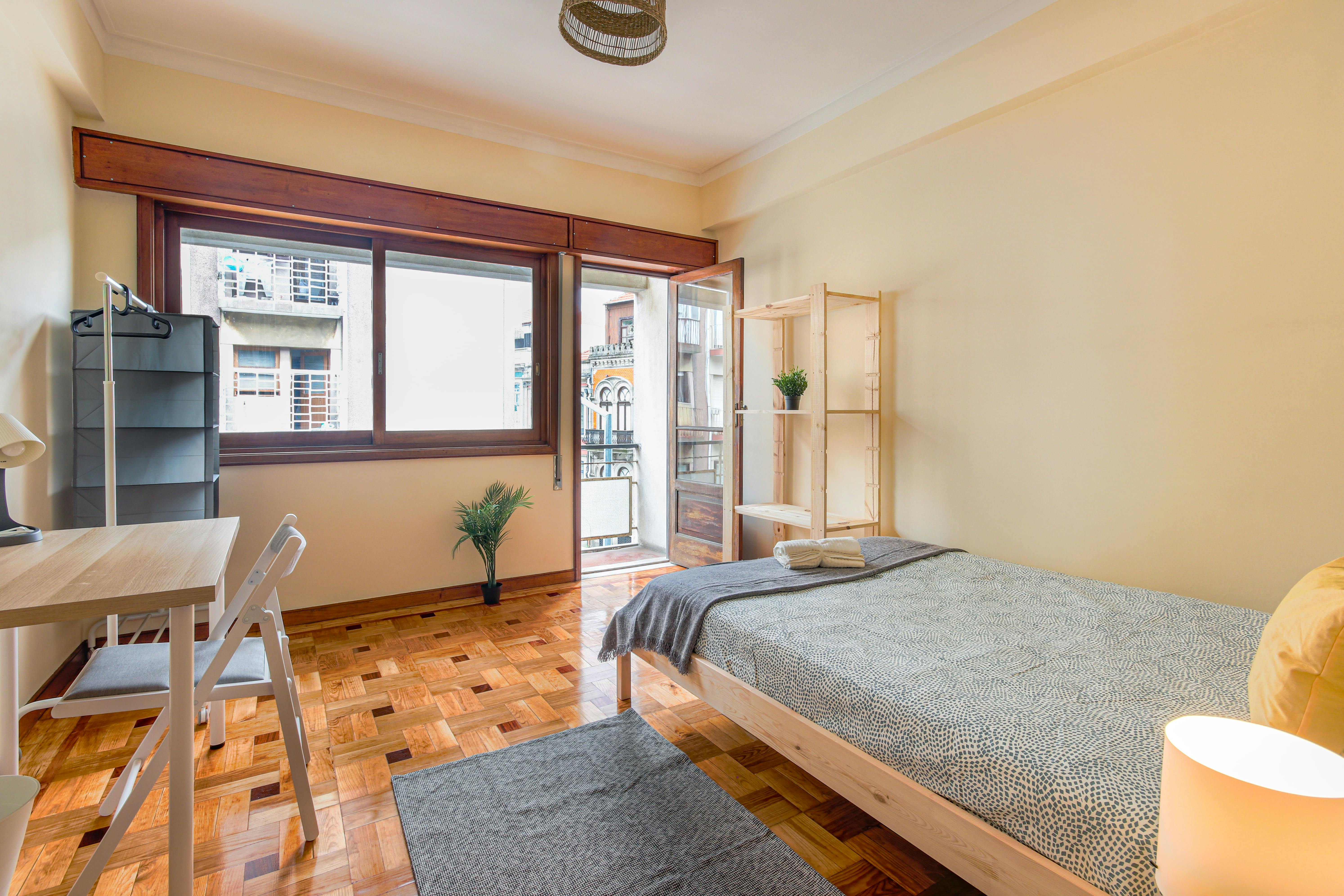 Private room for rent for €490 per month in Porto, Rua João de Oliveira Ramos