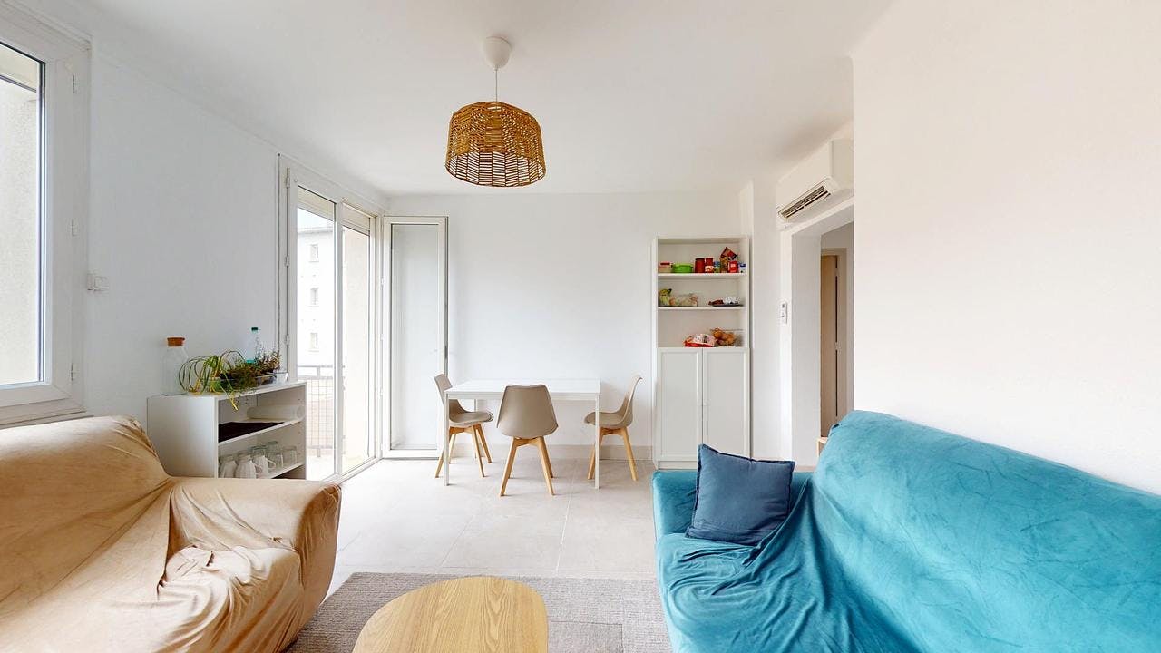 Apartment Nîmes, 1 bed, 10m² — photo 6