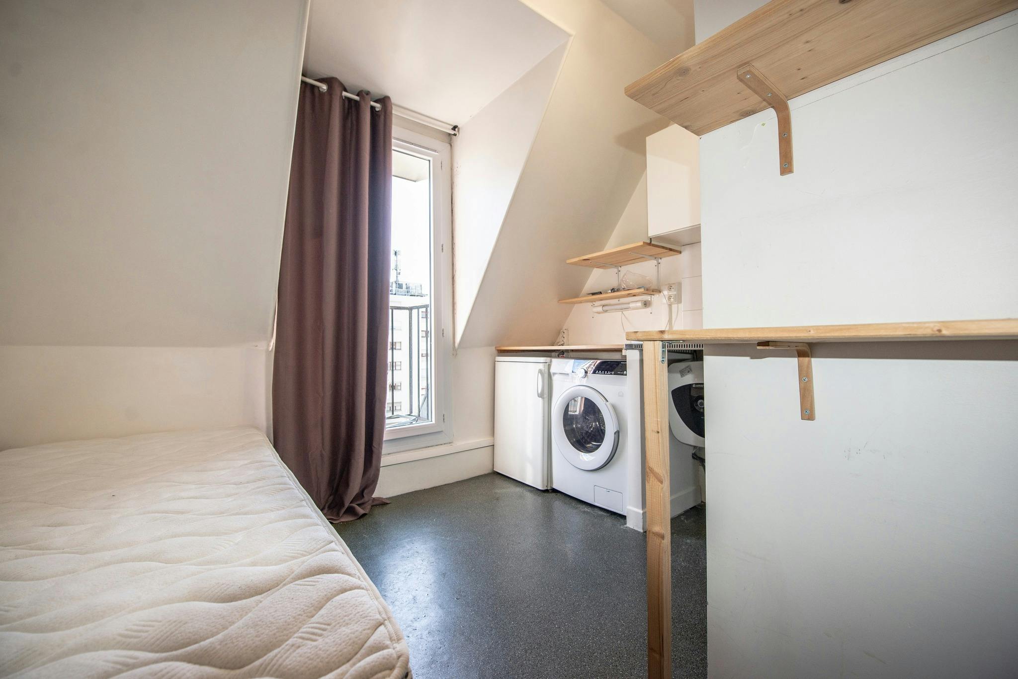 Studio for rent for €950 per month in Paris, Rue des Bergers