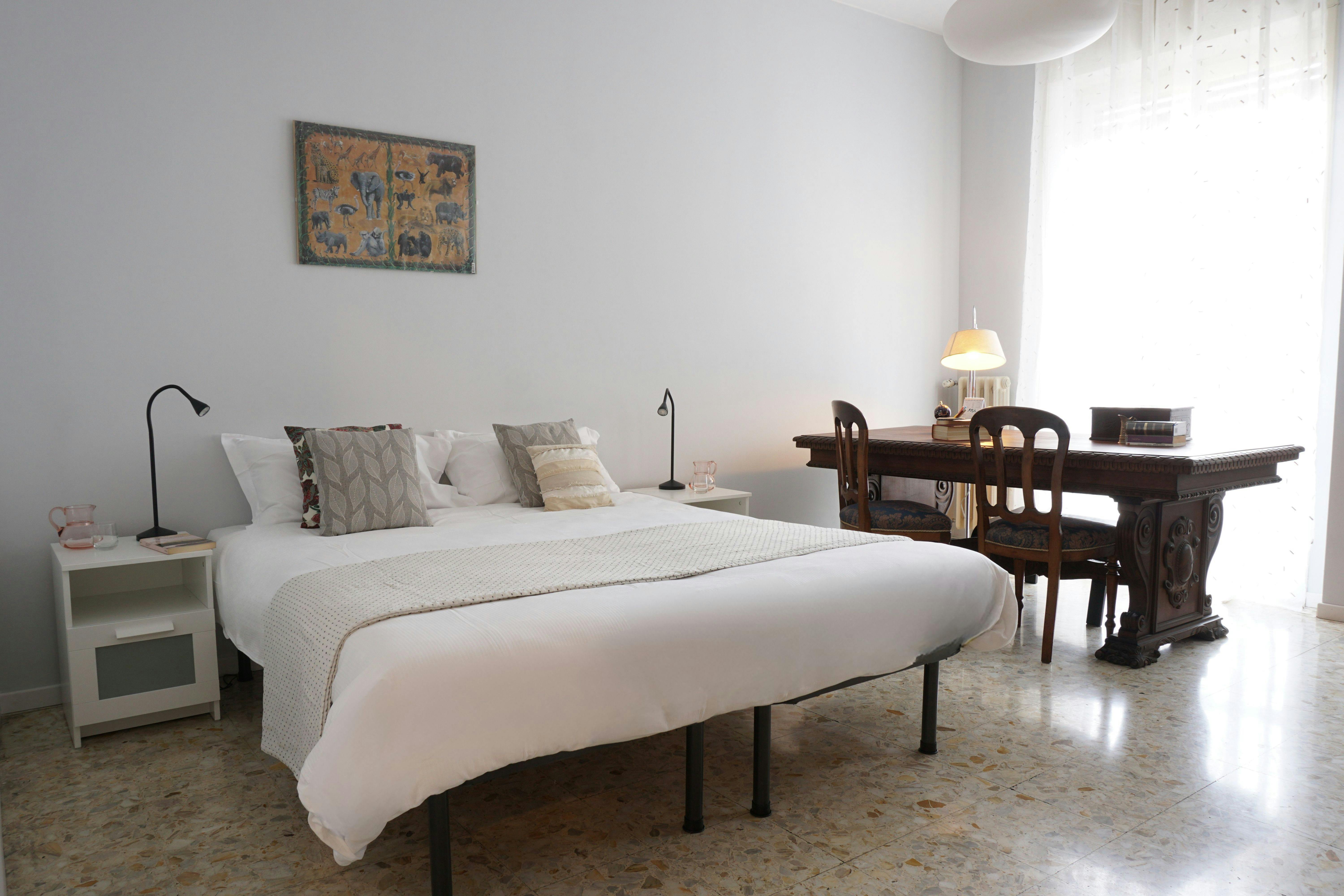 Piazza de Angeli Ernesto, Milan