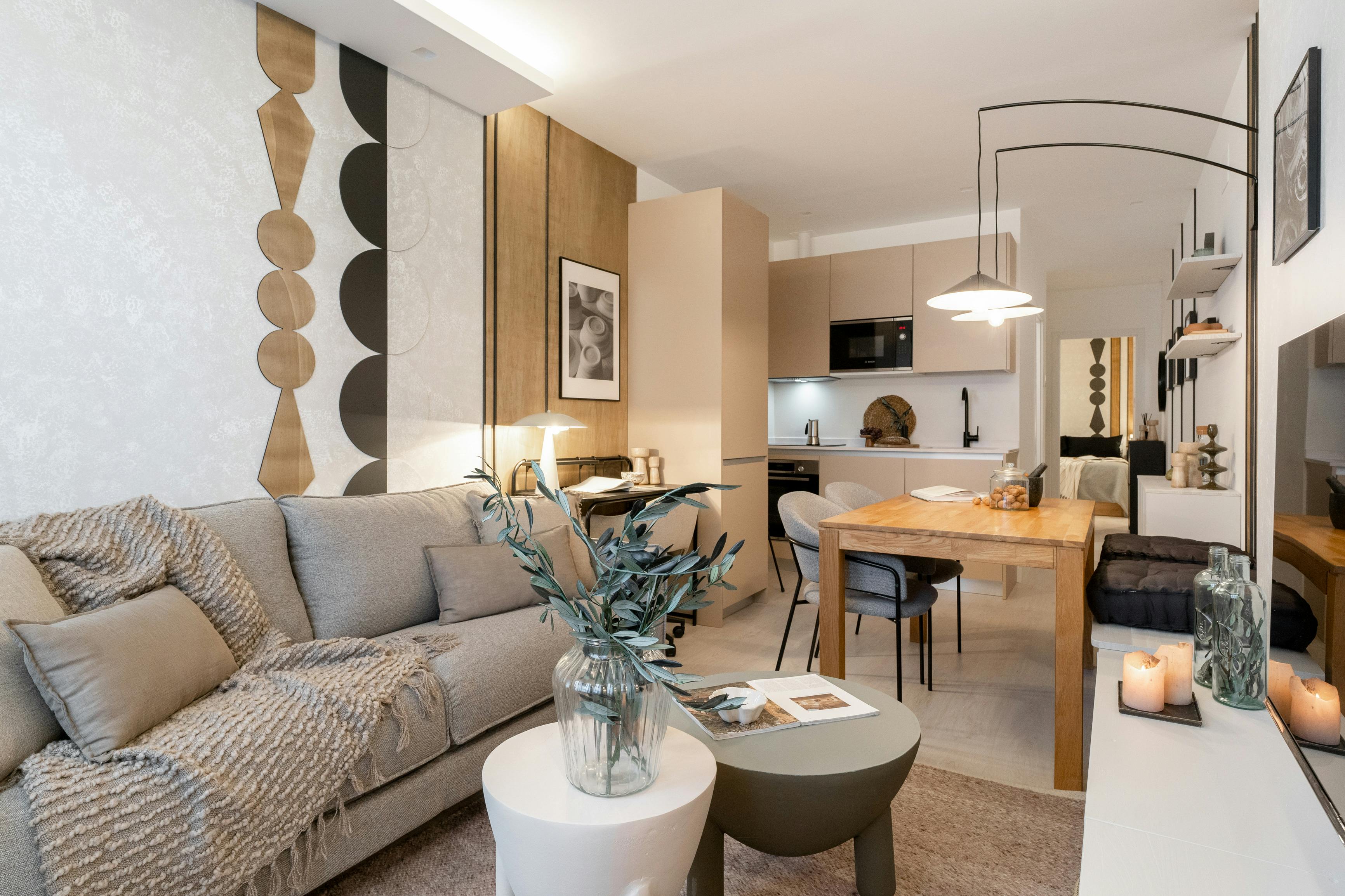 Apartment for rent for €2,068 per month in Madrid, Calle de la Santísima Trinidad