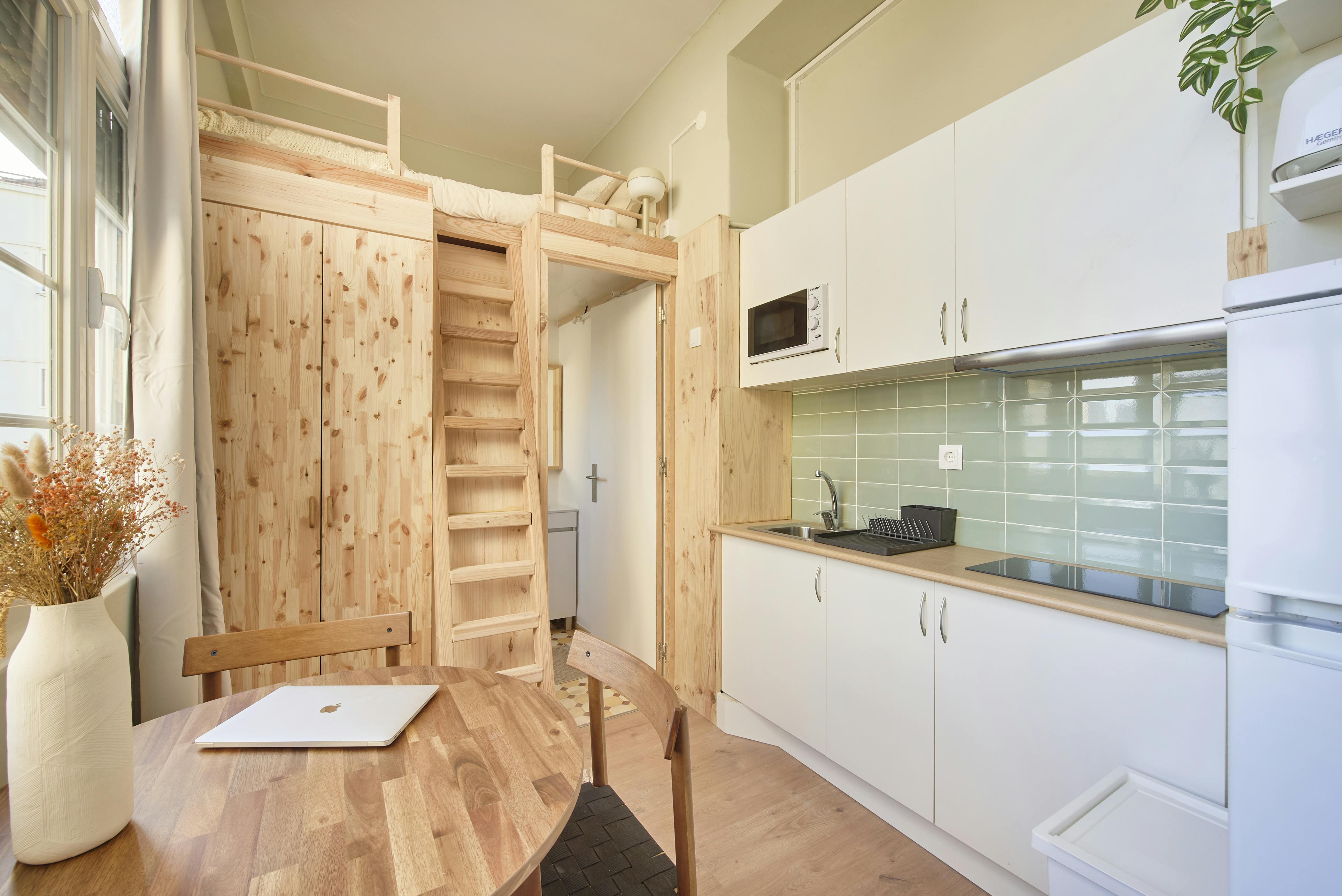 Studio à louer pour 1 250 €/mois à Lisbon, Avenida António Augusto de Aguiar