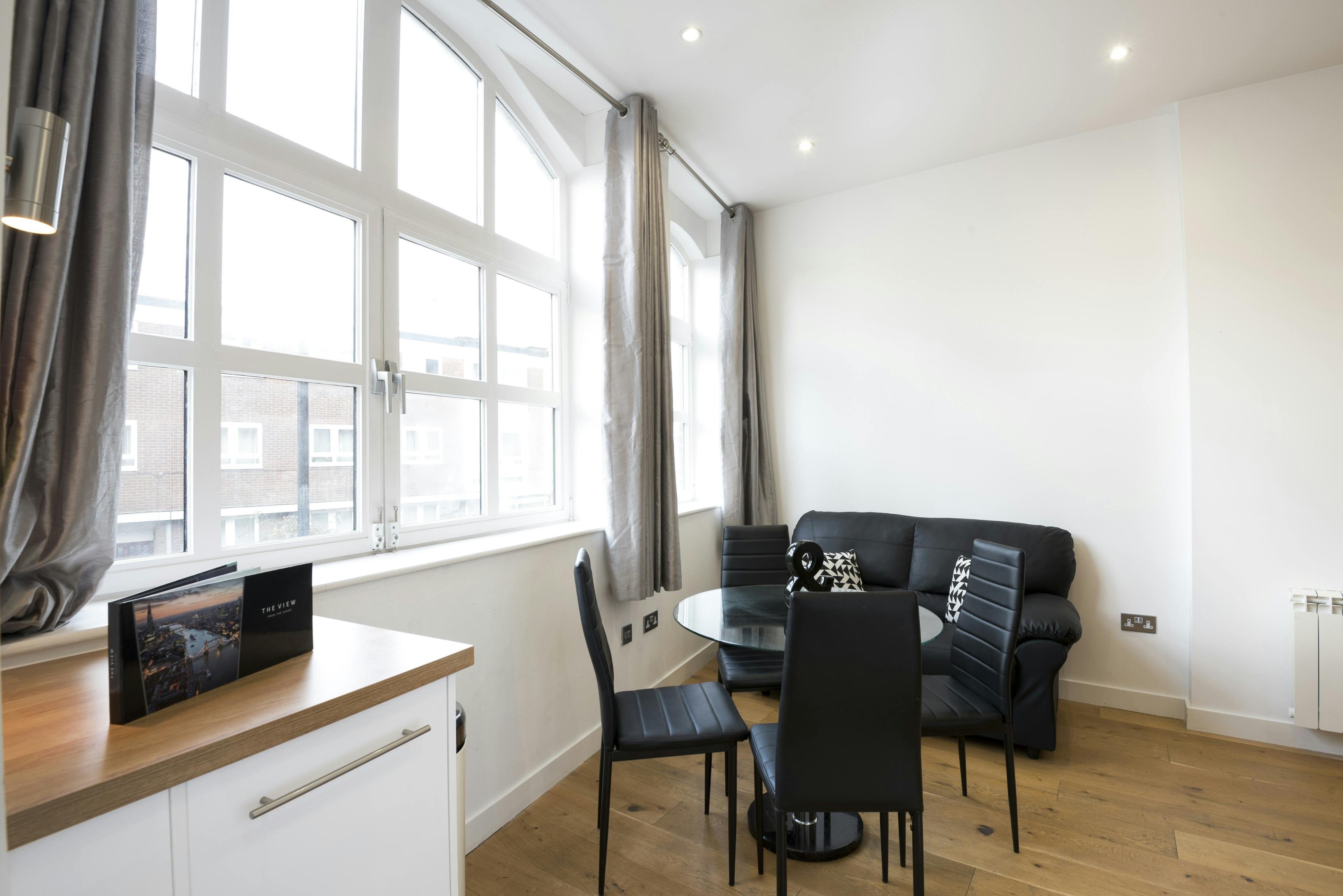 Apartment for rent for €5,570 per month in London, Banner Street