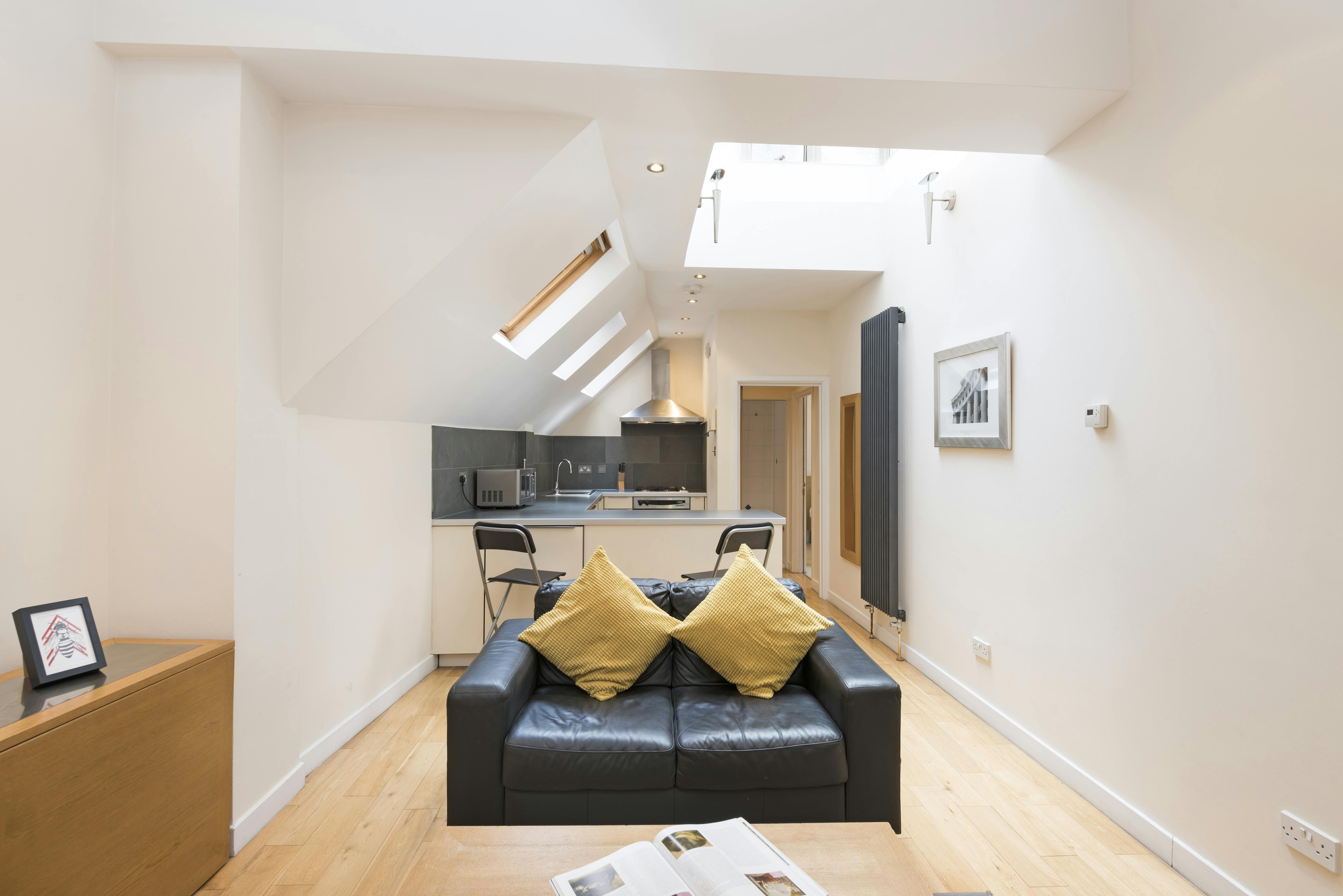 Studio for rent for £7,594 per month in London, New Bridge Street