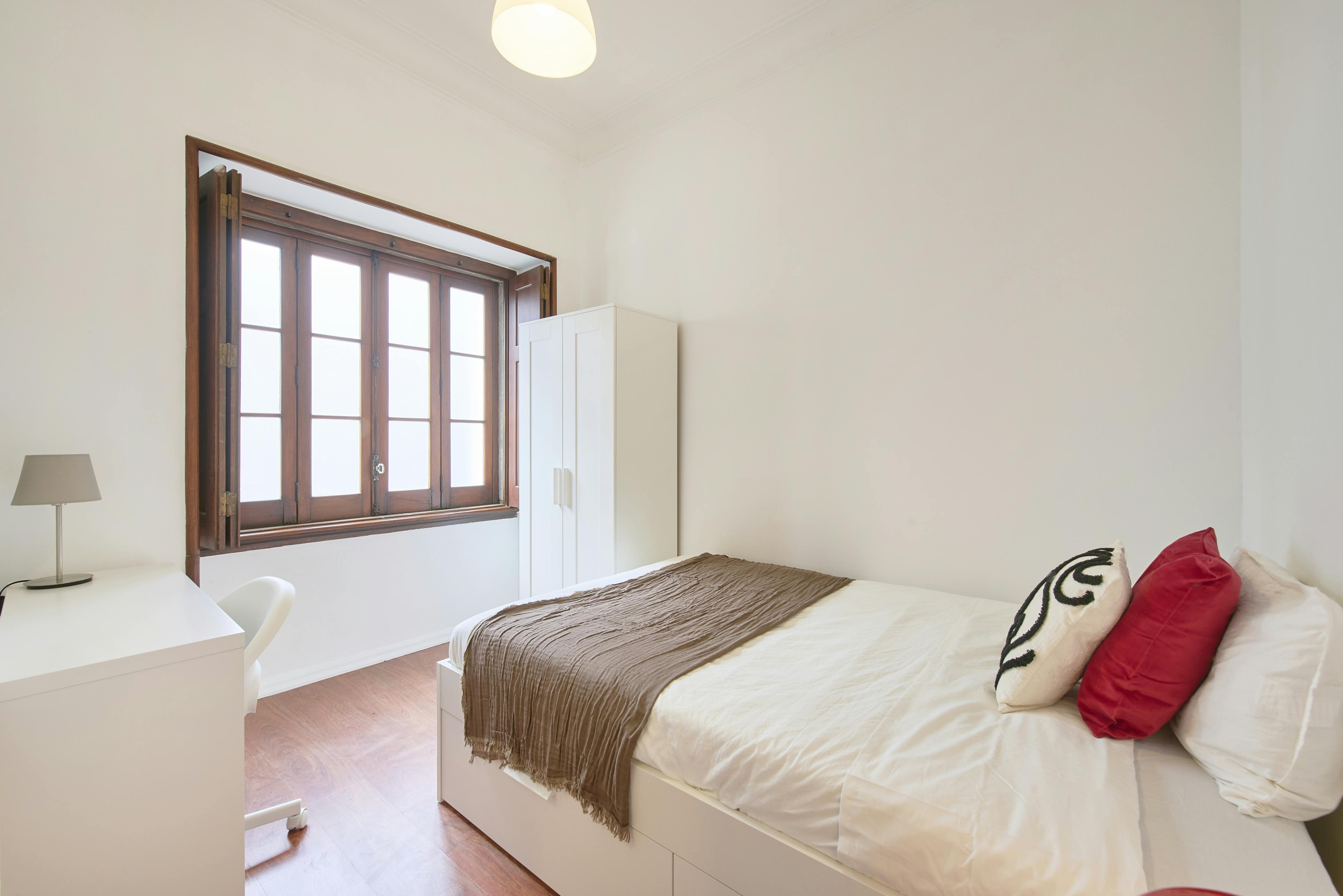 Private room for rent for €675 per month in Lisbon, Rua de Buenos Aires