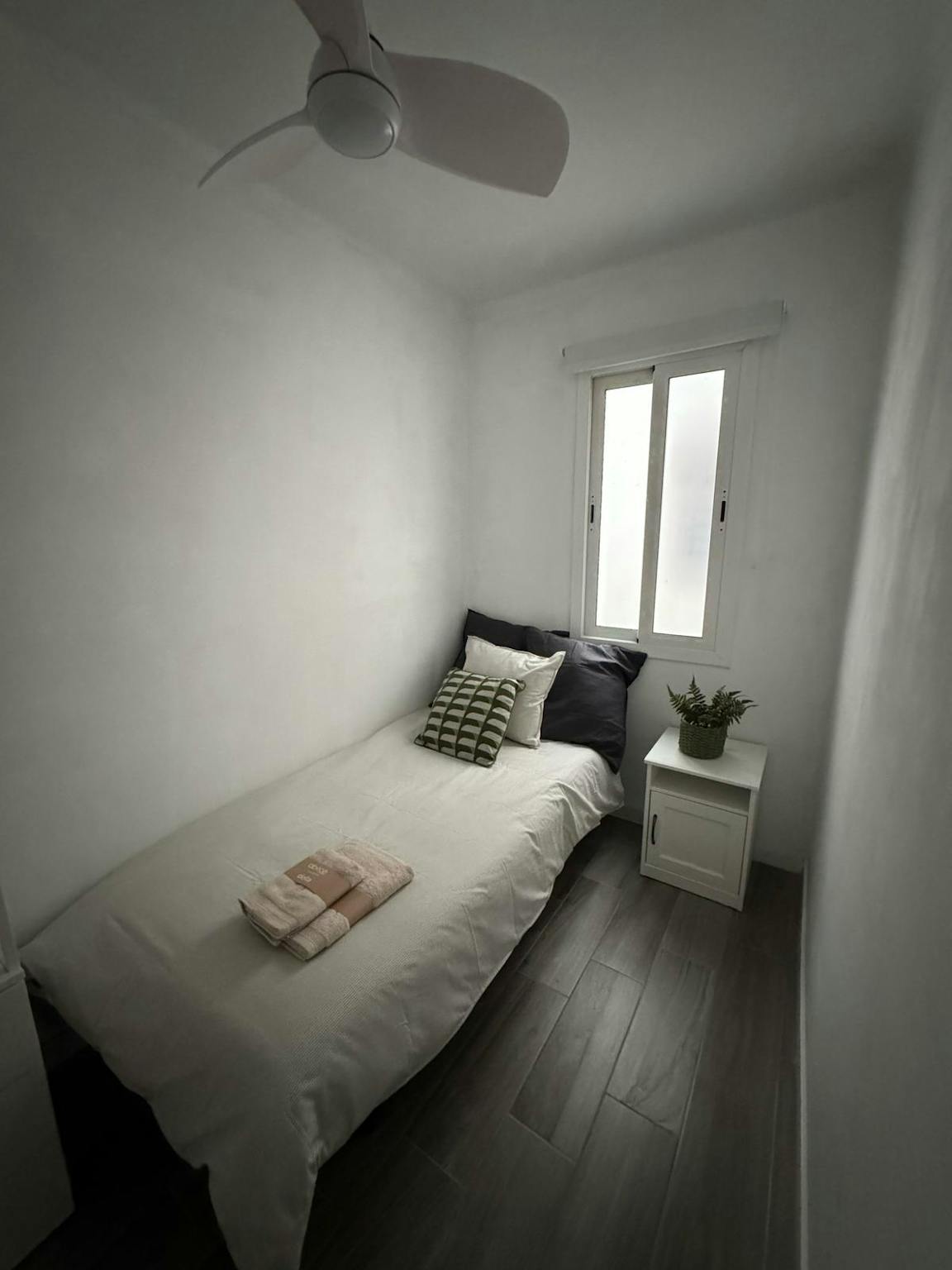 Carrer Bòbiles, L'Hospitalet de Llobregat preview