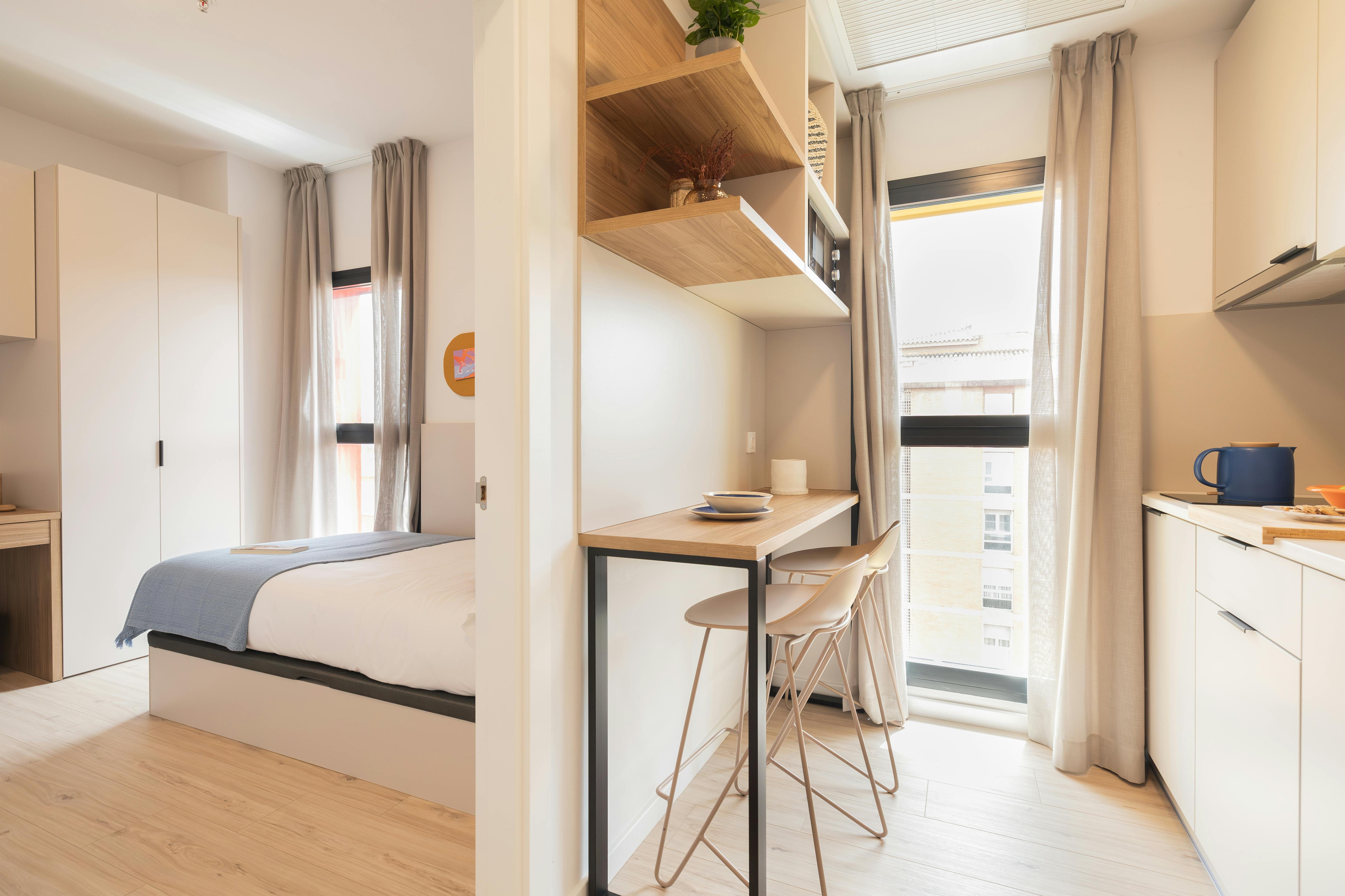 Private room for rent for €726 per month in Sevilla, Calle Juan Bautista Muñoz