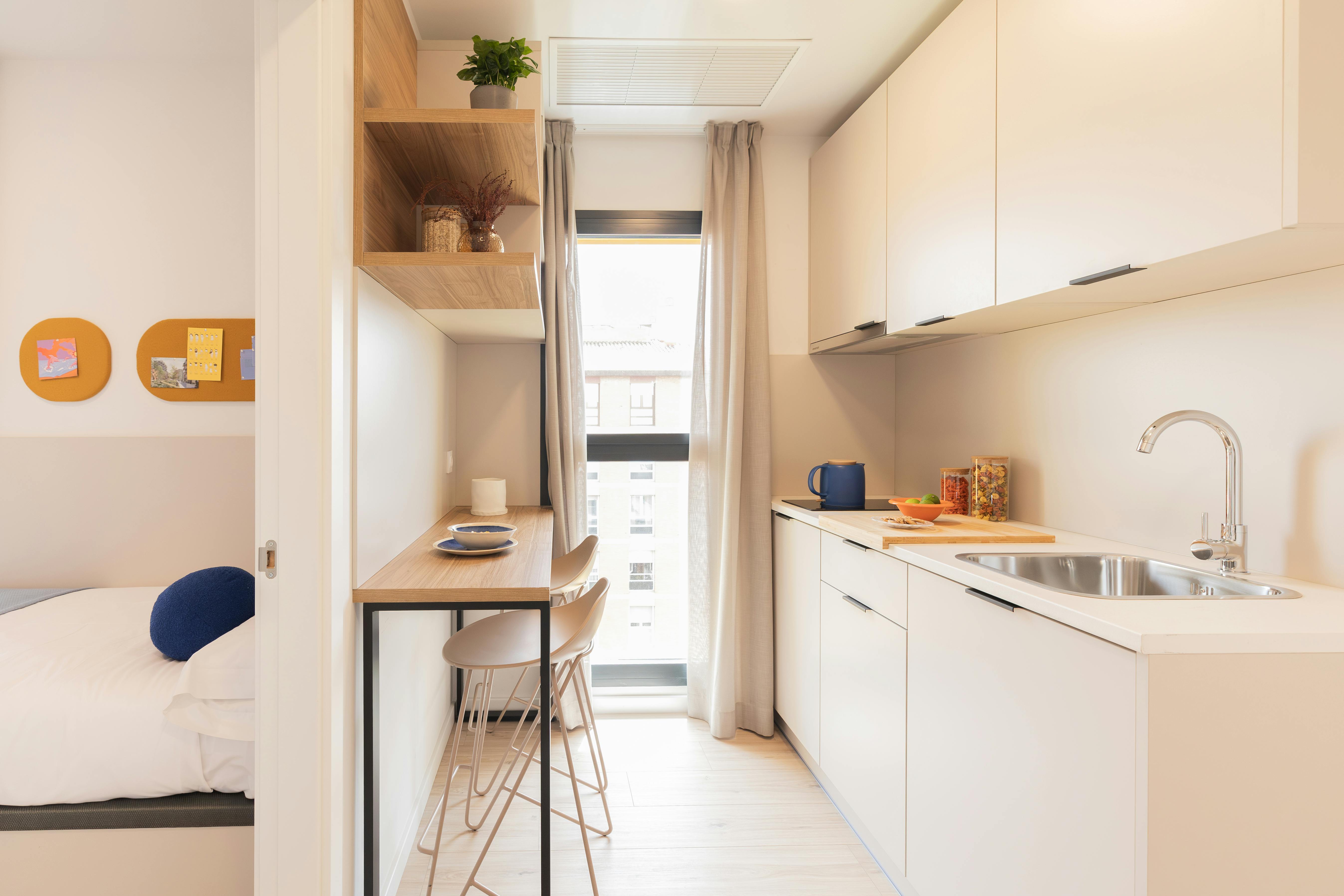 Private room for rent for €770 per month in Sevilla, Calle Juan Bautista Muñoz