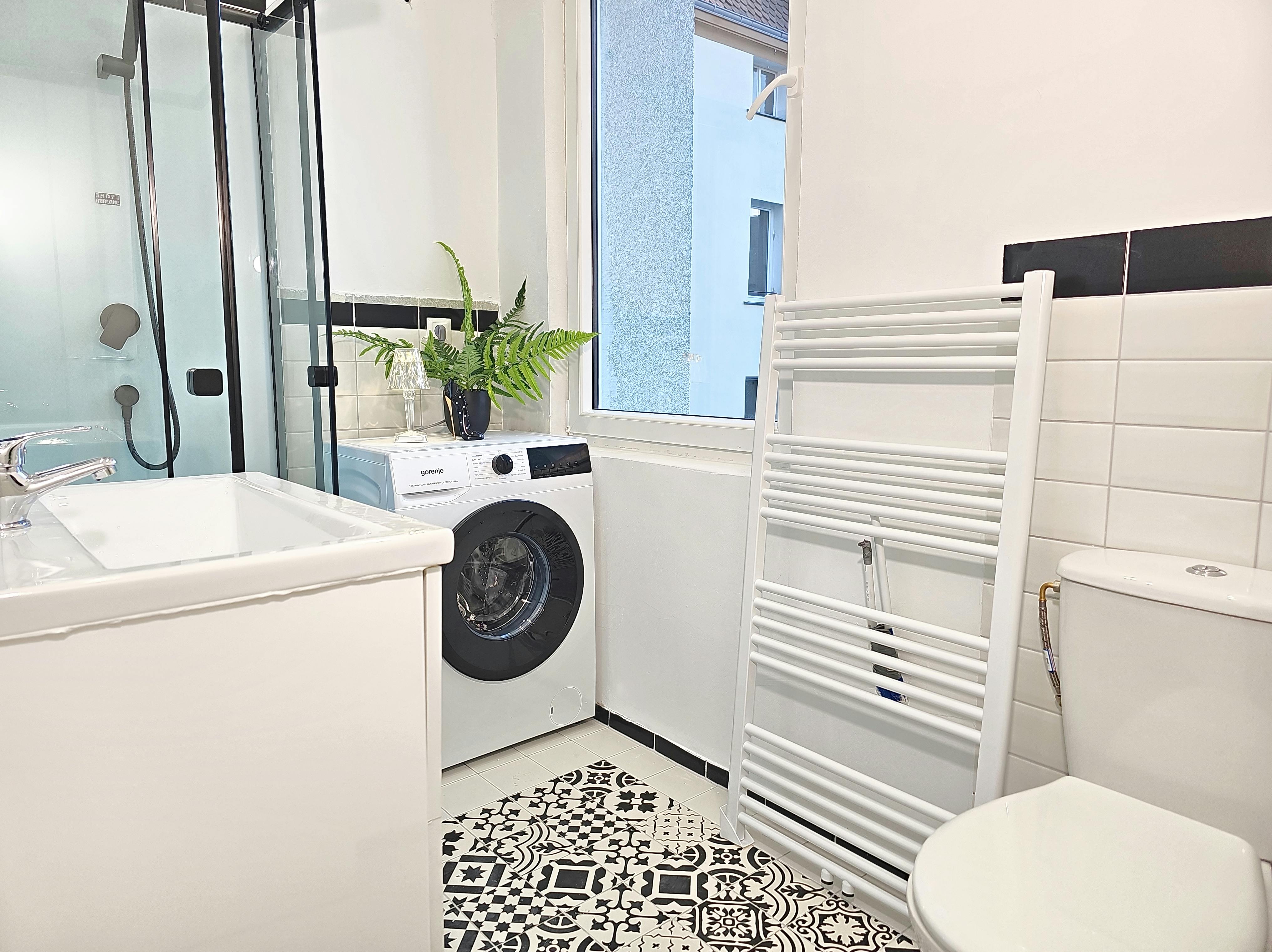 Appartement à louer pour 1 900 €/mois à Nürnberg, Schweinauer Straße