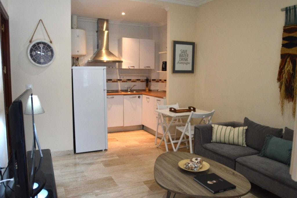 Lägenhet att hyra för 50 € i månaden i Cadiz, Calle José Celestino Mutis