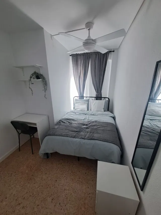 Private room in Carrer de l'Escultor Piquer, Valencia (1612555) room image 2