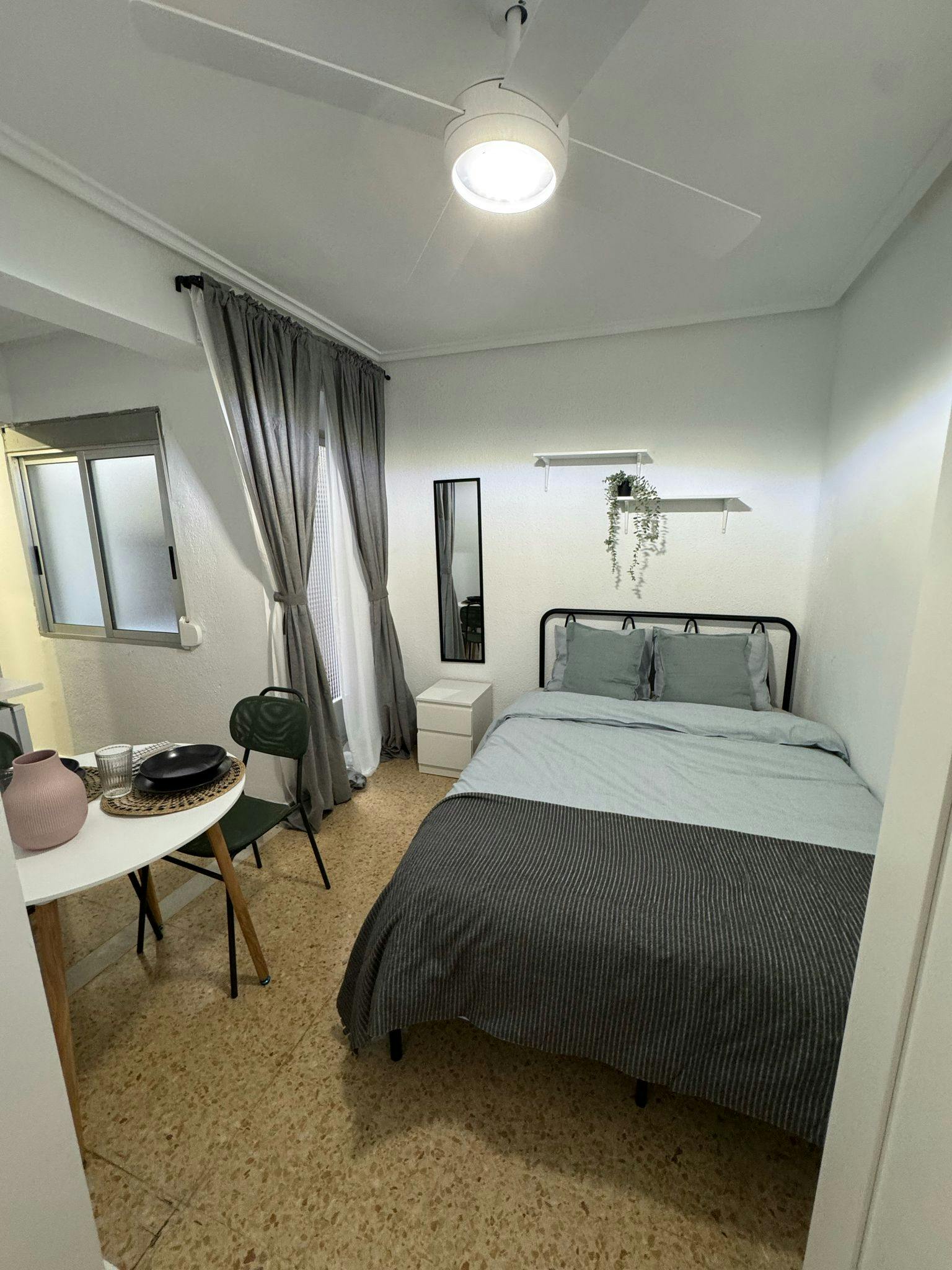 Single room Valencia, 1 bed, 10m² — photo 3