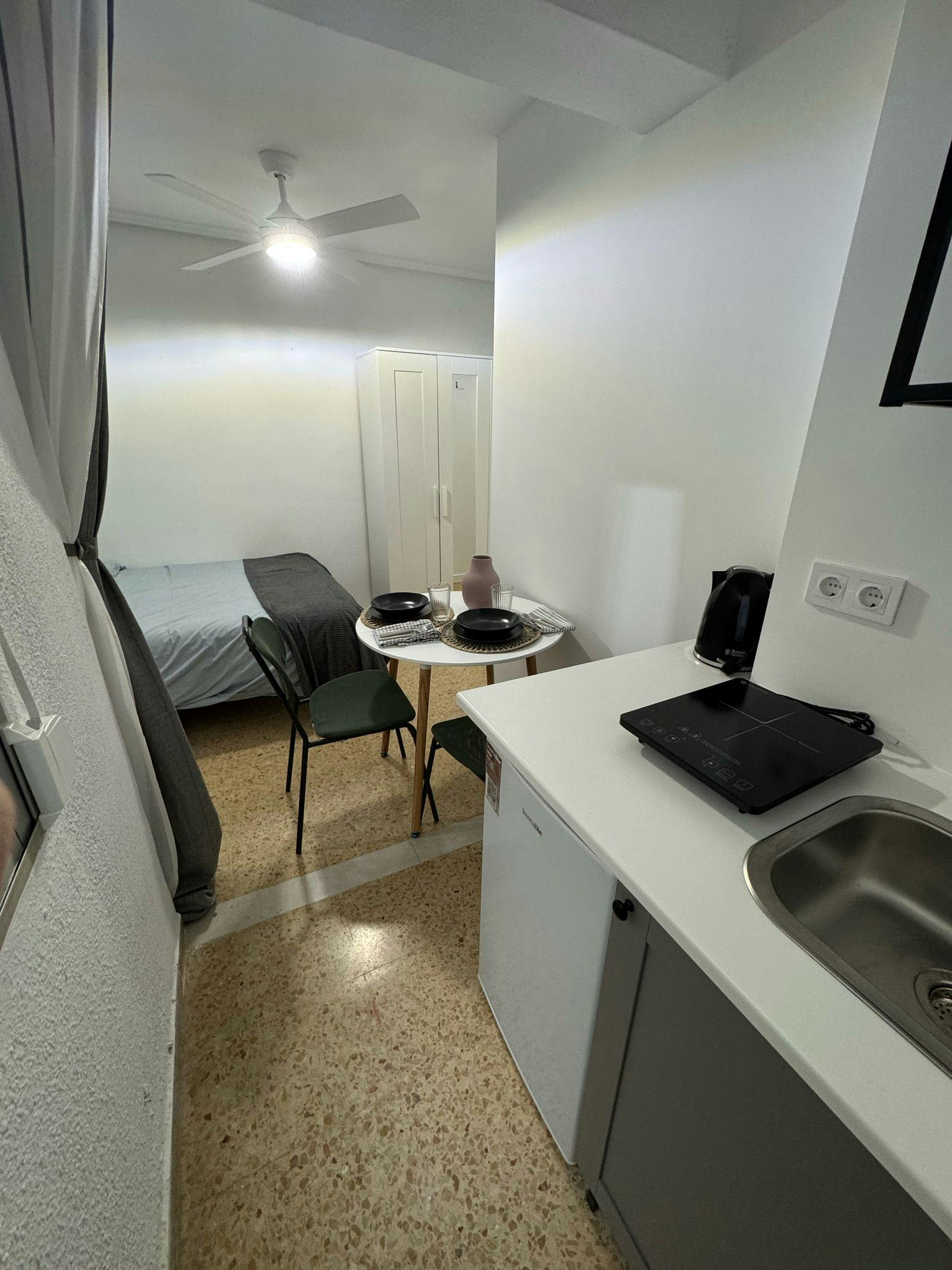 Single room Valencia, 1 bed, 10m² — photo 4