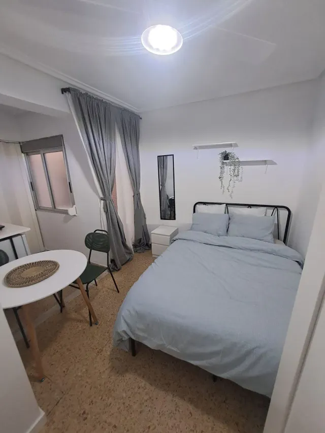 Private room in Carrer de l'Escultor Piquer, Valencia (1612559) room image 2
