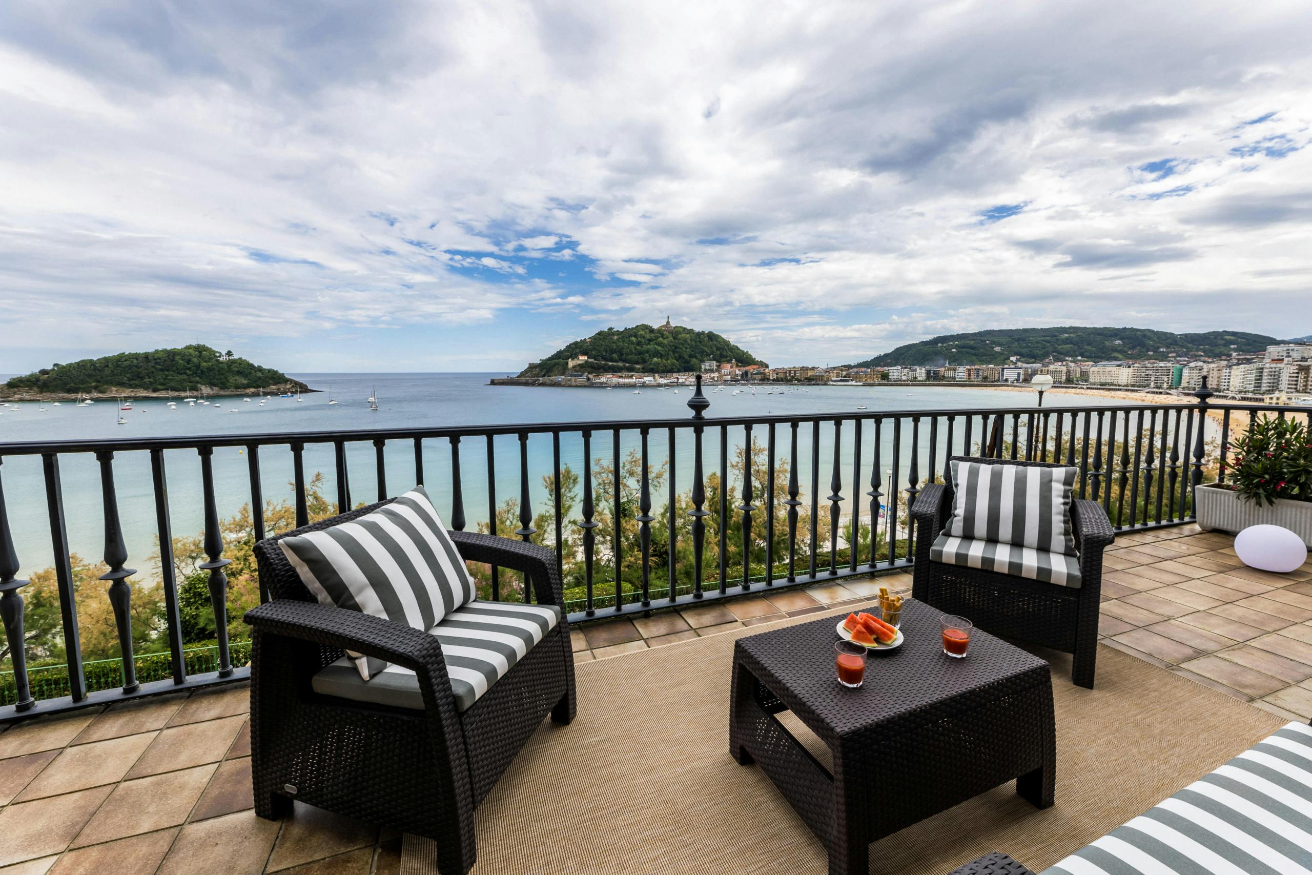 Edificio en alquiler por 4210 € al mes en Donostia / San Sebastián, Mirakontxa Pasealekua