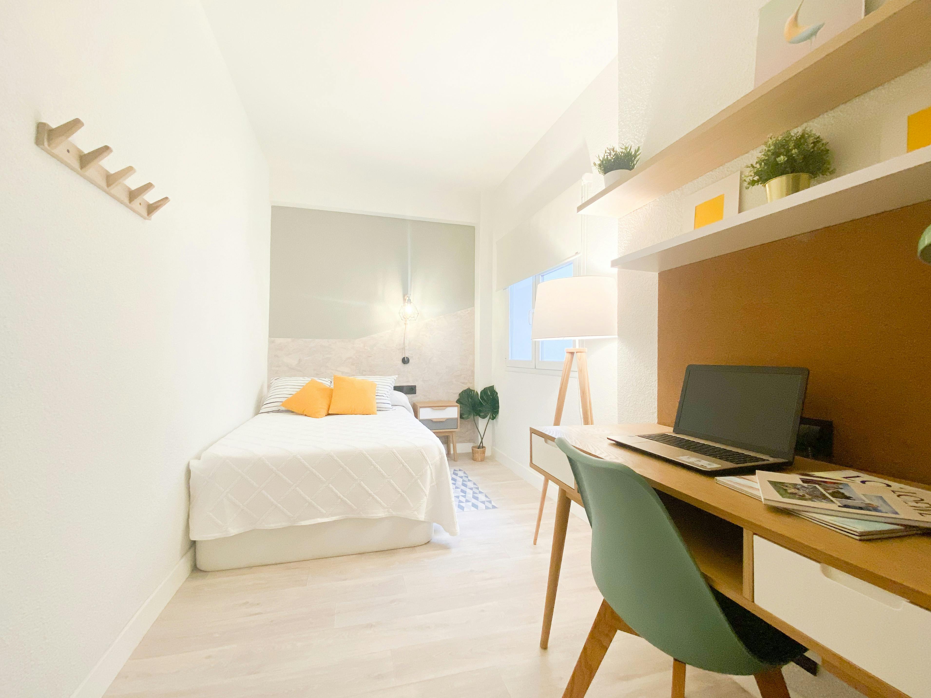 Private room for rent for €550 per month in Madrid, Paseo de Santa María de la Cabeza