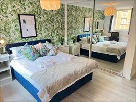 Apartment for rent for £3,000 per month in London, Asher Way