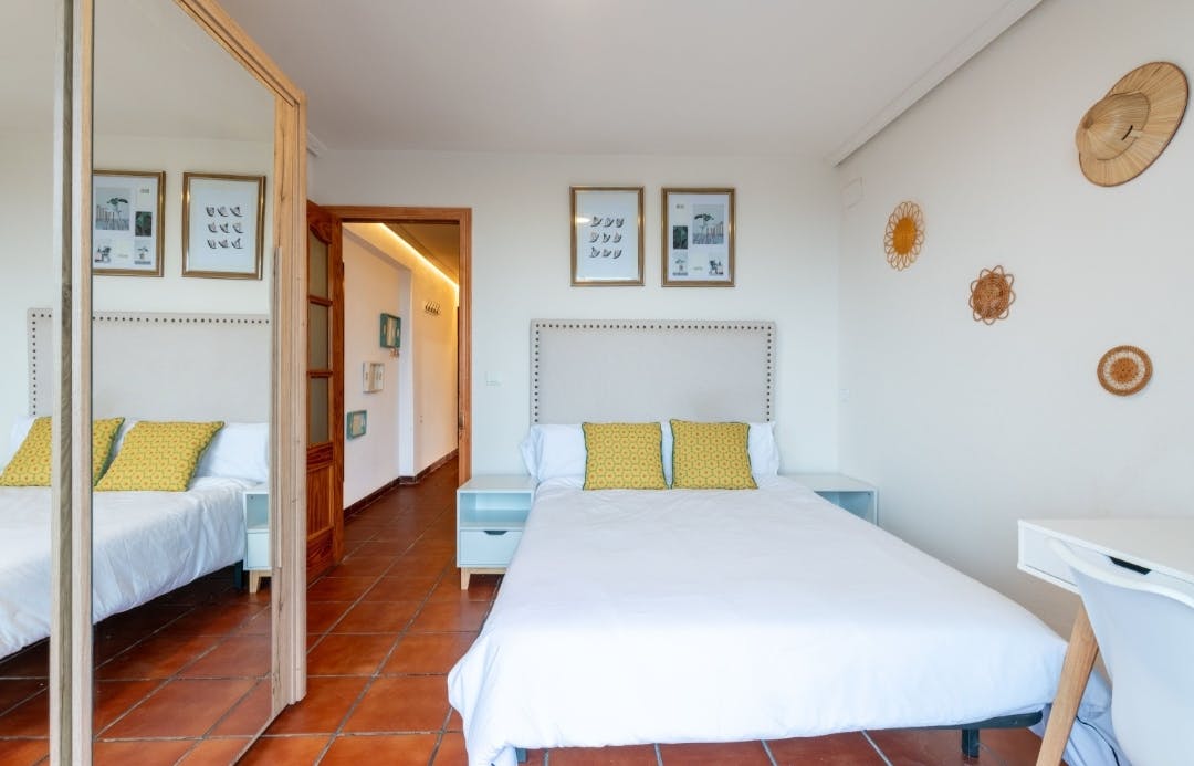 Double room San Juan De Aznalfarache, 1 bed, 10m² — photo 9
