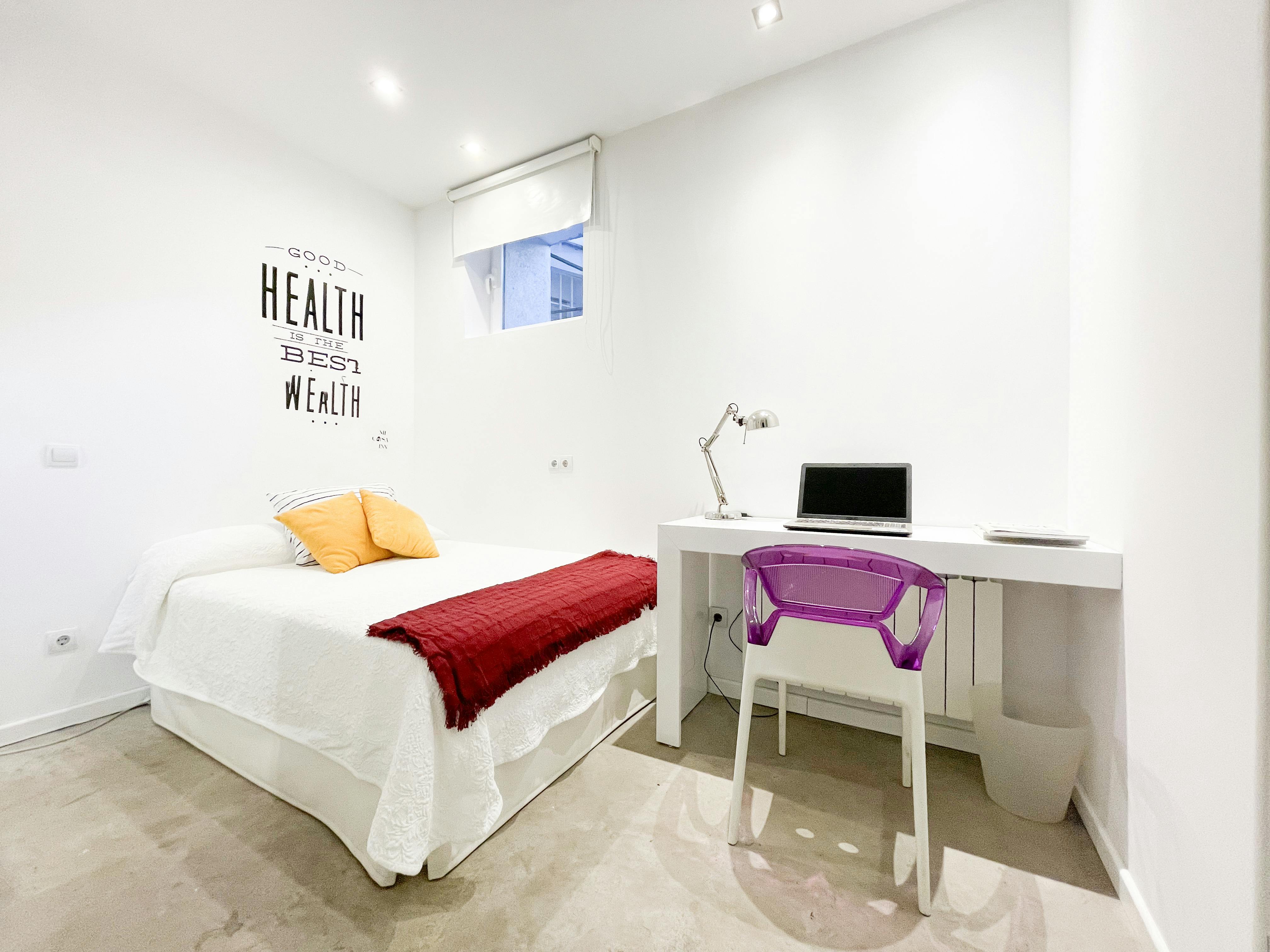 Private room for rent for €650 per month in Madrid, Calle de San Leonardo