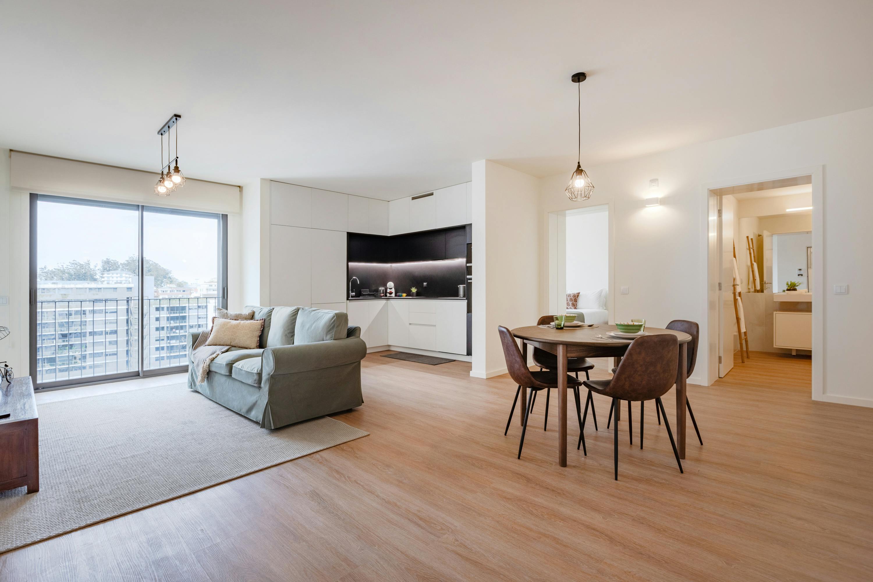 Apartment for rent for €222,222 per month in Porto, Rua Professor Manuel Baganha