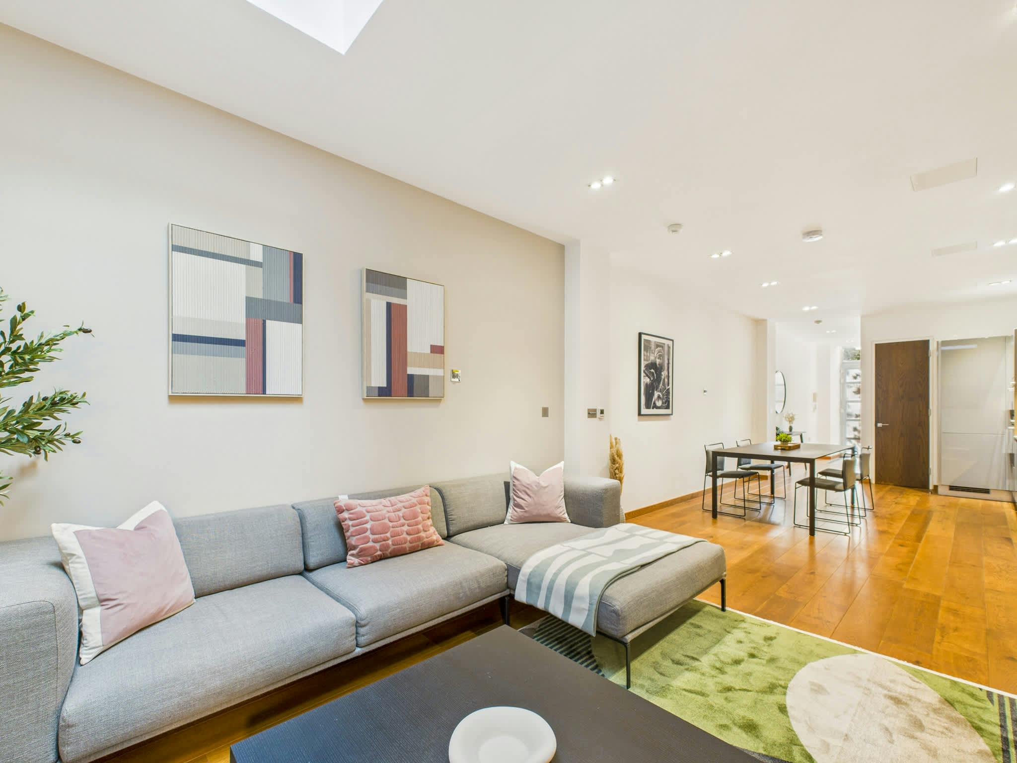 Apartment London, 2 beds — photo 8