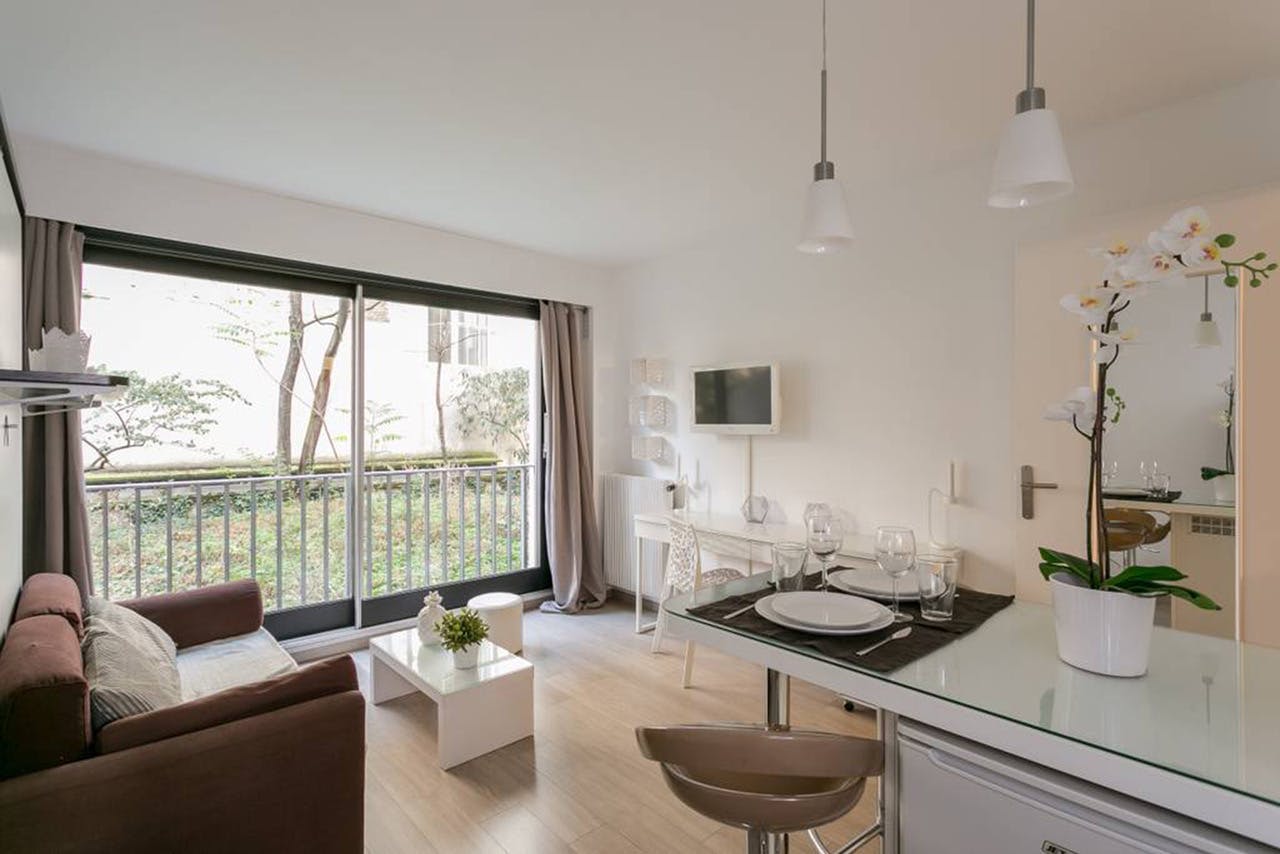 Rue du Bouquet de Longchamp, Paris preview