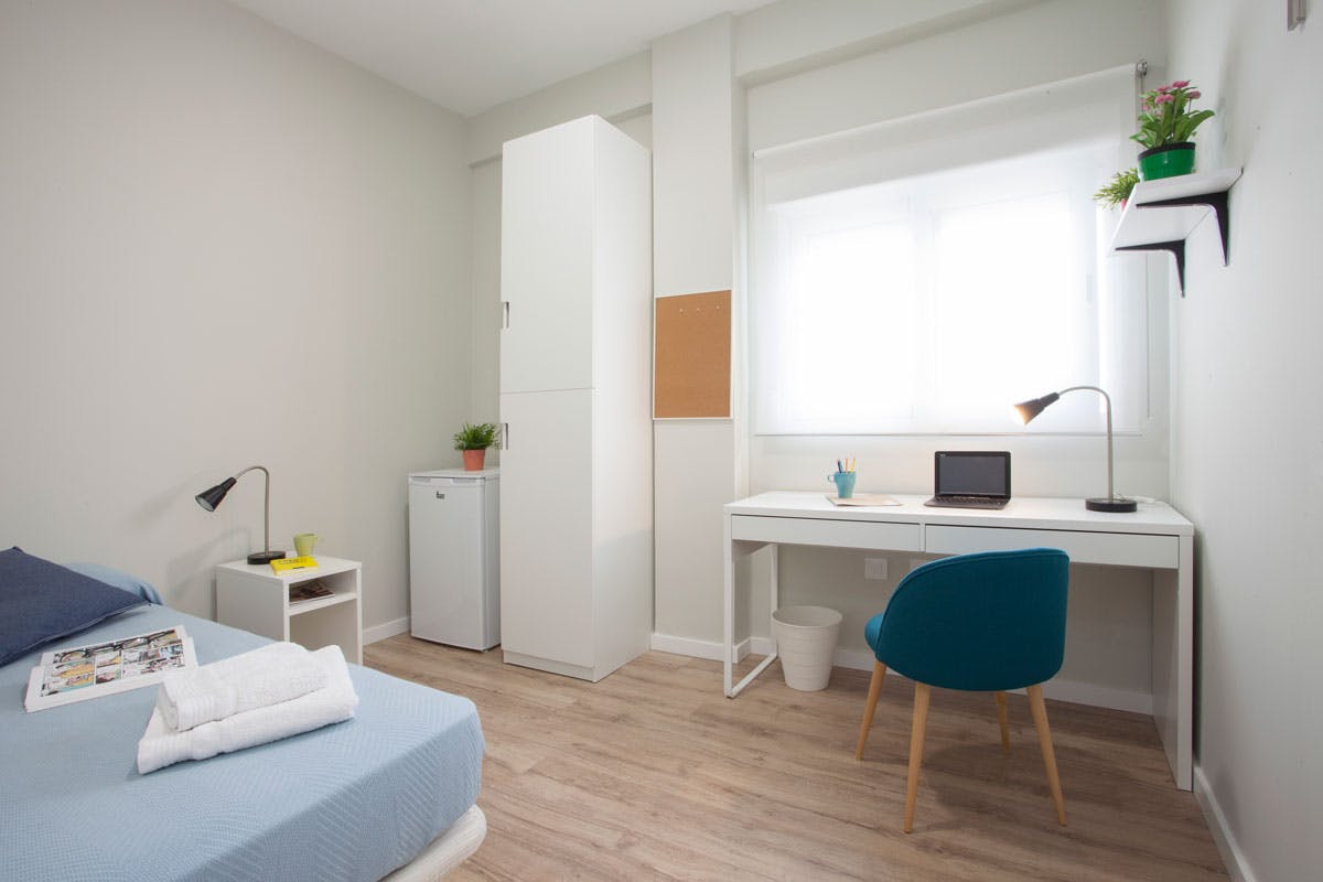 Private room for rent for €740 per month in Rocafort, Carrer Jaume Roig