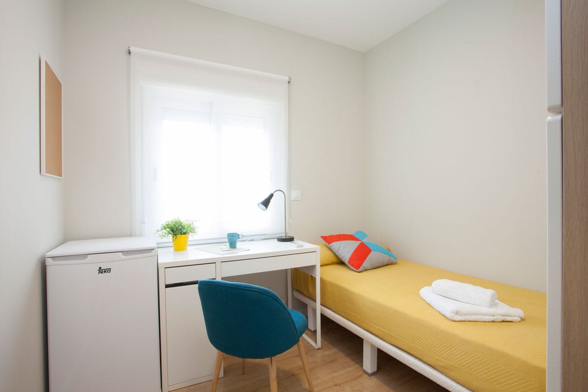 Private room for rent for €570 per month in Rocafort, Carrer Jaume Roig