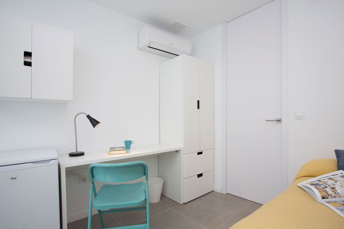 Private room for rent for €650 per month in Rocafort, Carrer Jaume Roig