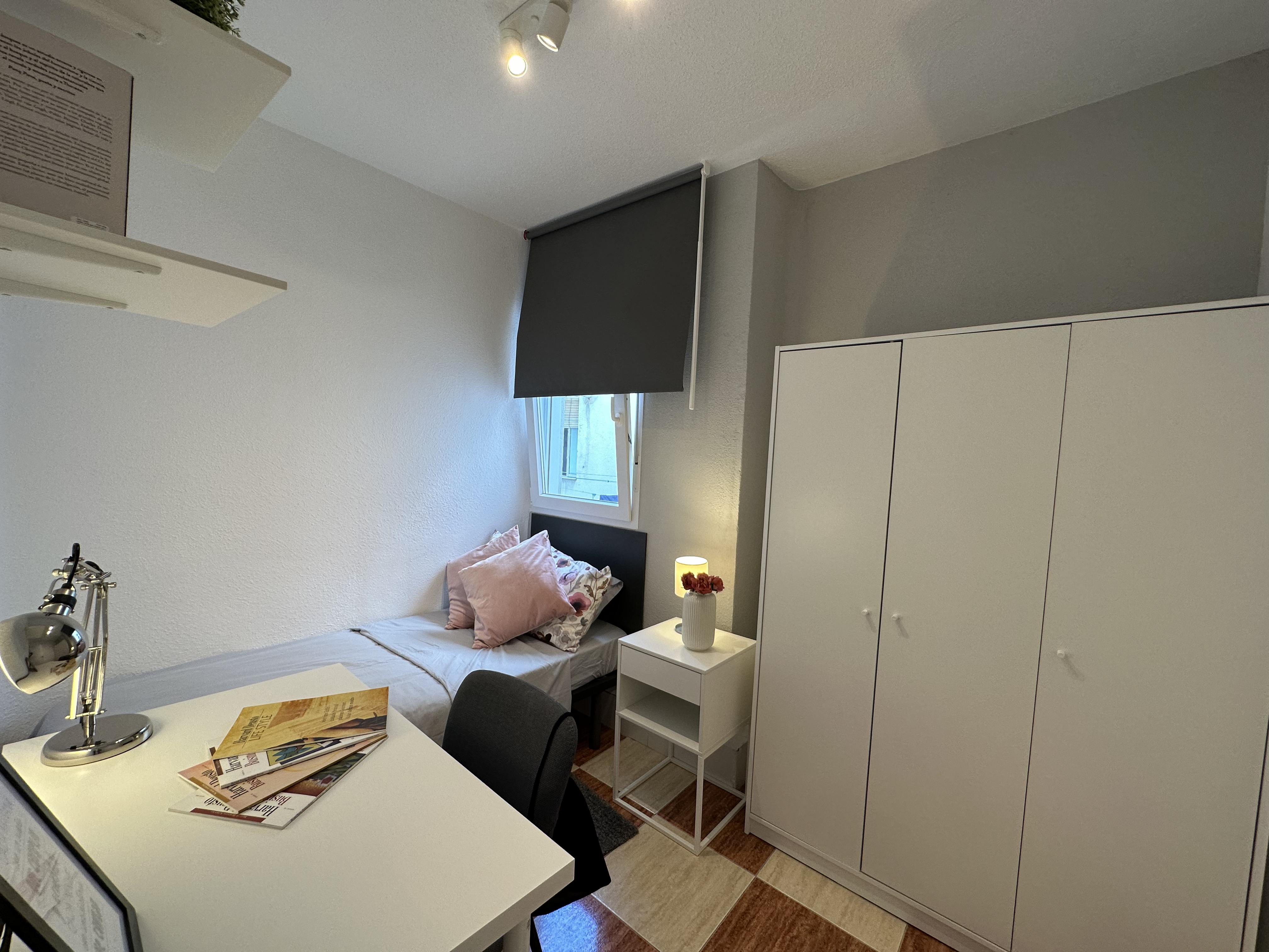 Single room Madrid, 1 bed — photo 9