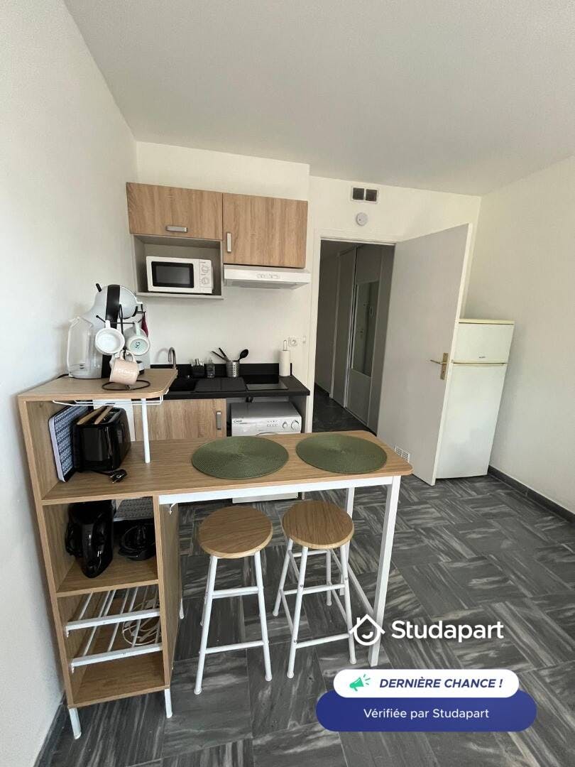 Apartment for rent for €850 per month in Cagnes-sur-Mer, Chemin de la Minoterie