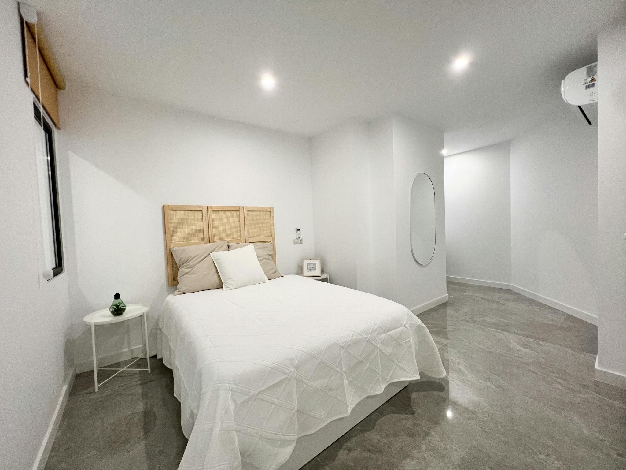 Calle de Jacometrezo, Madrid preview