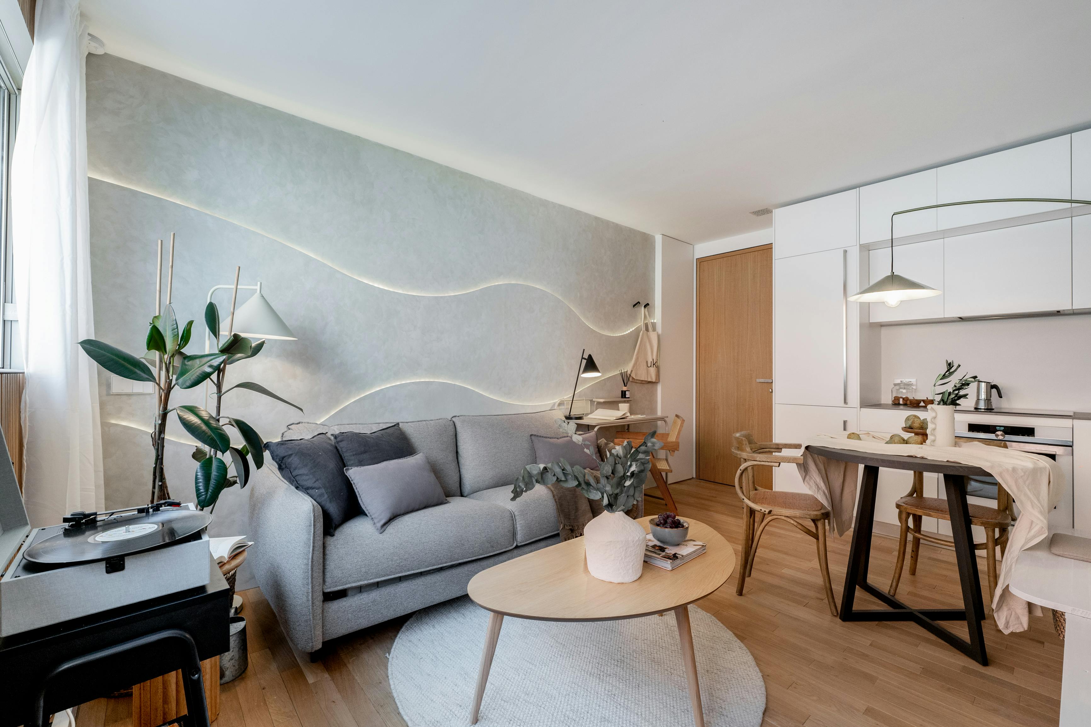 Apartment for rent for €2,024 per month in Madrid, Calle de Javier Ferrero