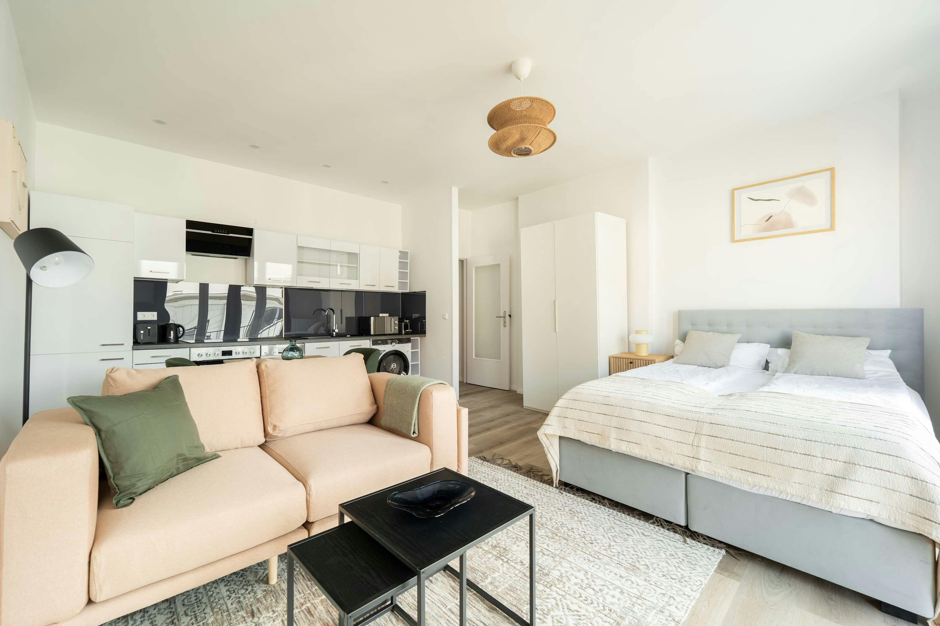 Studio for rent for €1,571 per month in Berlin, Uhlandstraße