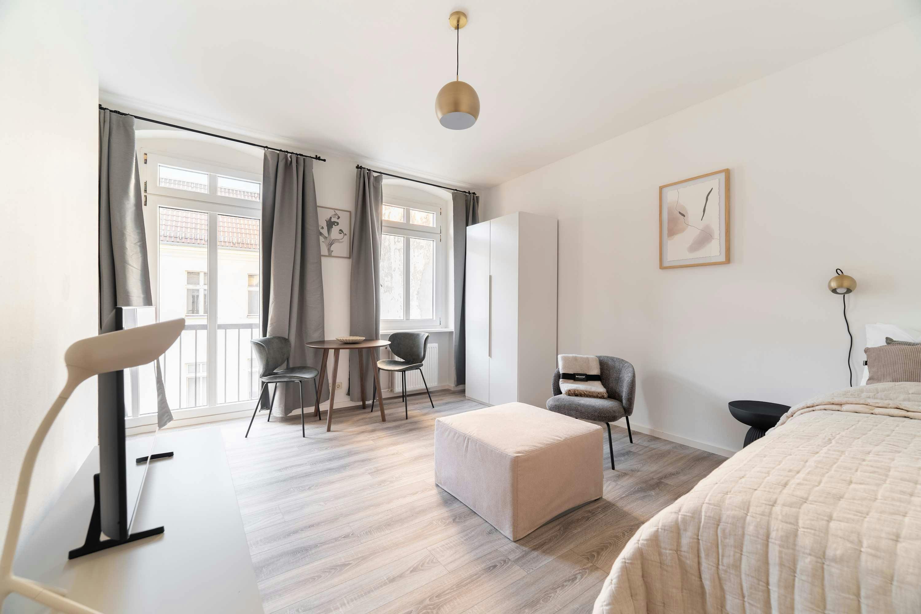 Studio for rent for €1,466 per month in Berlin, Weisestraße