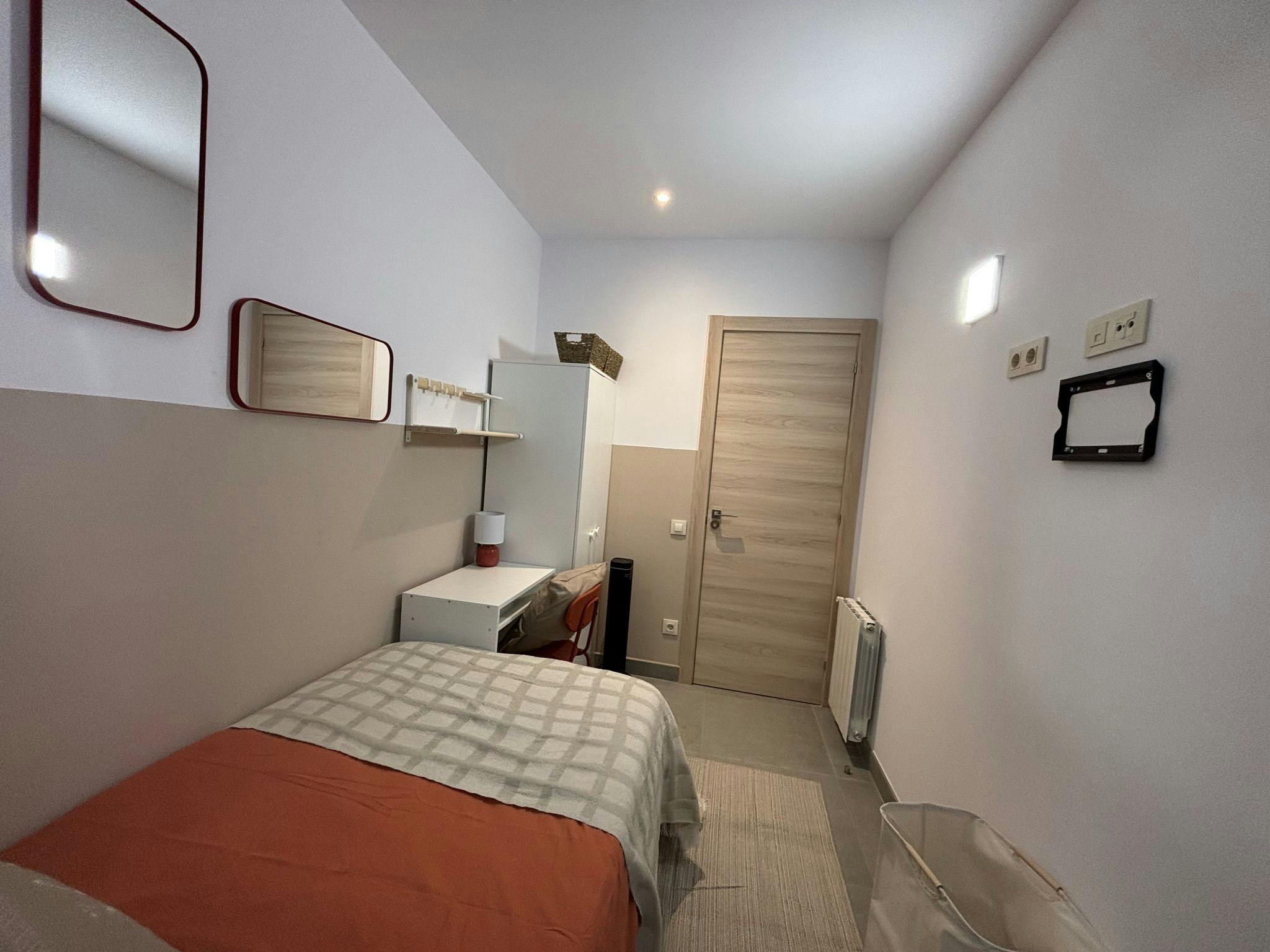 Single room Barcelona, 1 bed, 11m² — photo 1