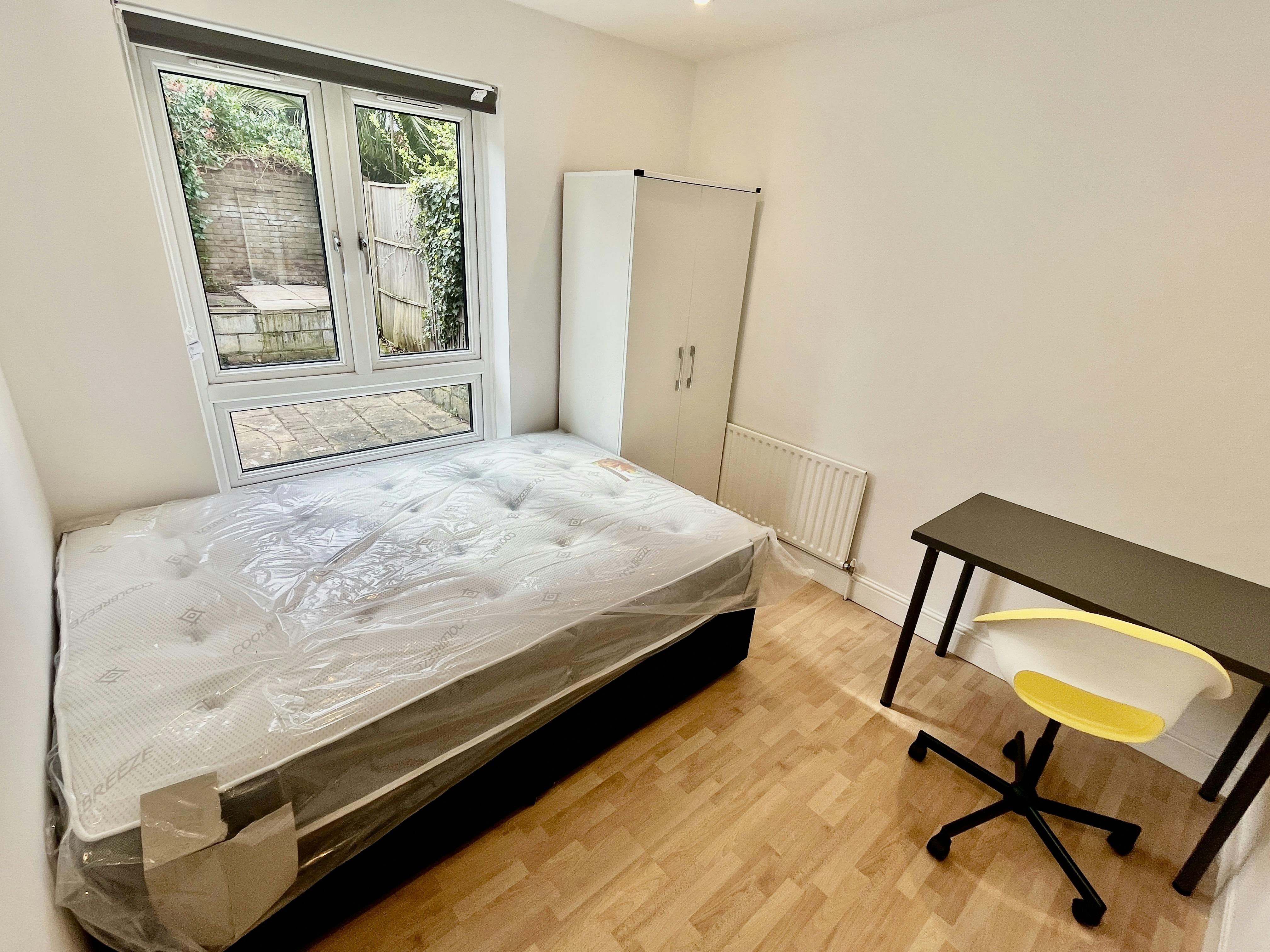 Mehrbettzimmer zu mieten für 1.126 £ pro Monat in London, Minerva Close