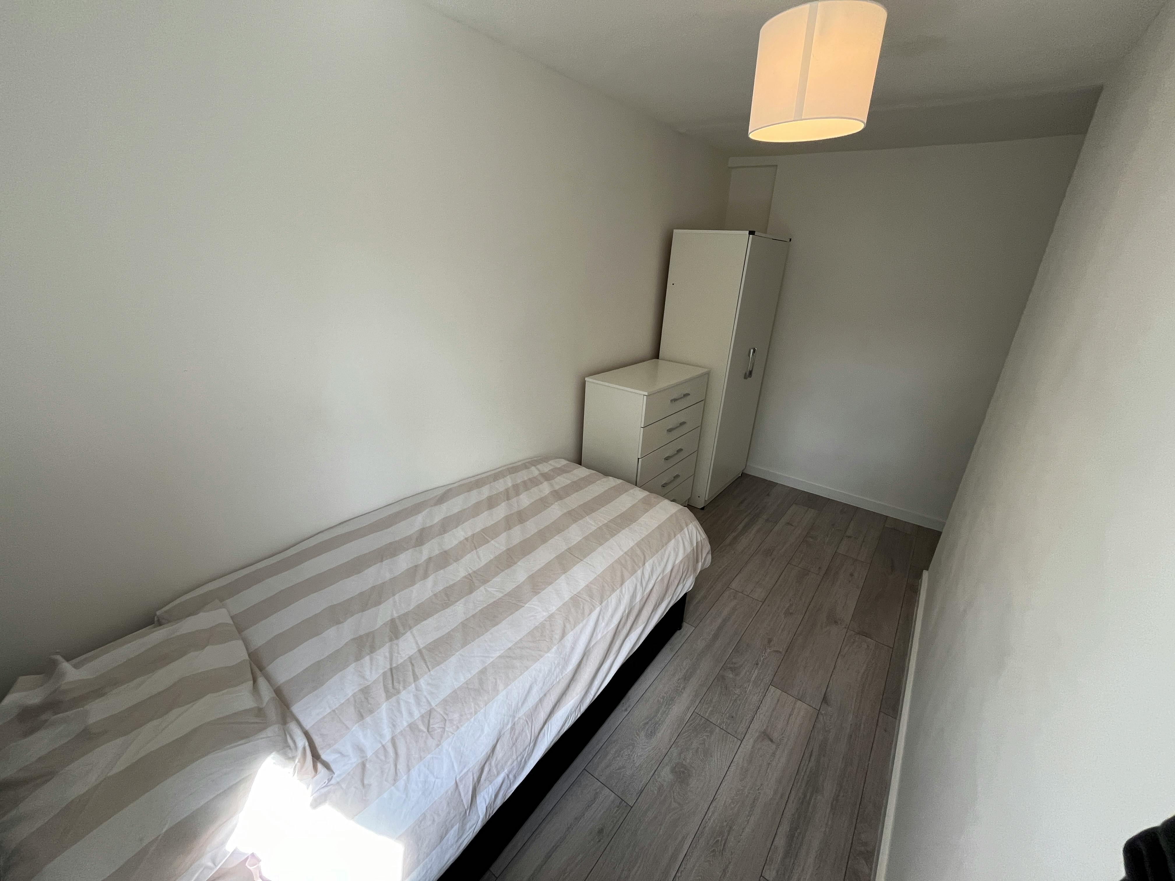 Double room London, 1 bed, 8m² — photo 5