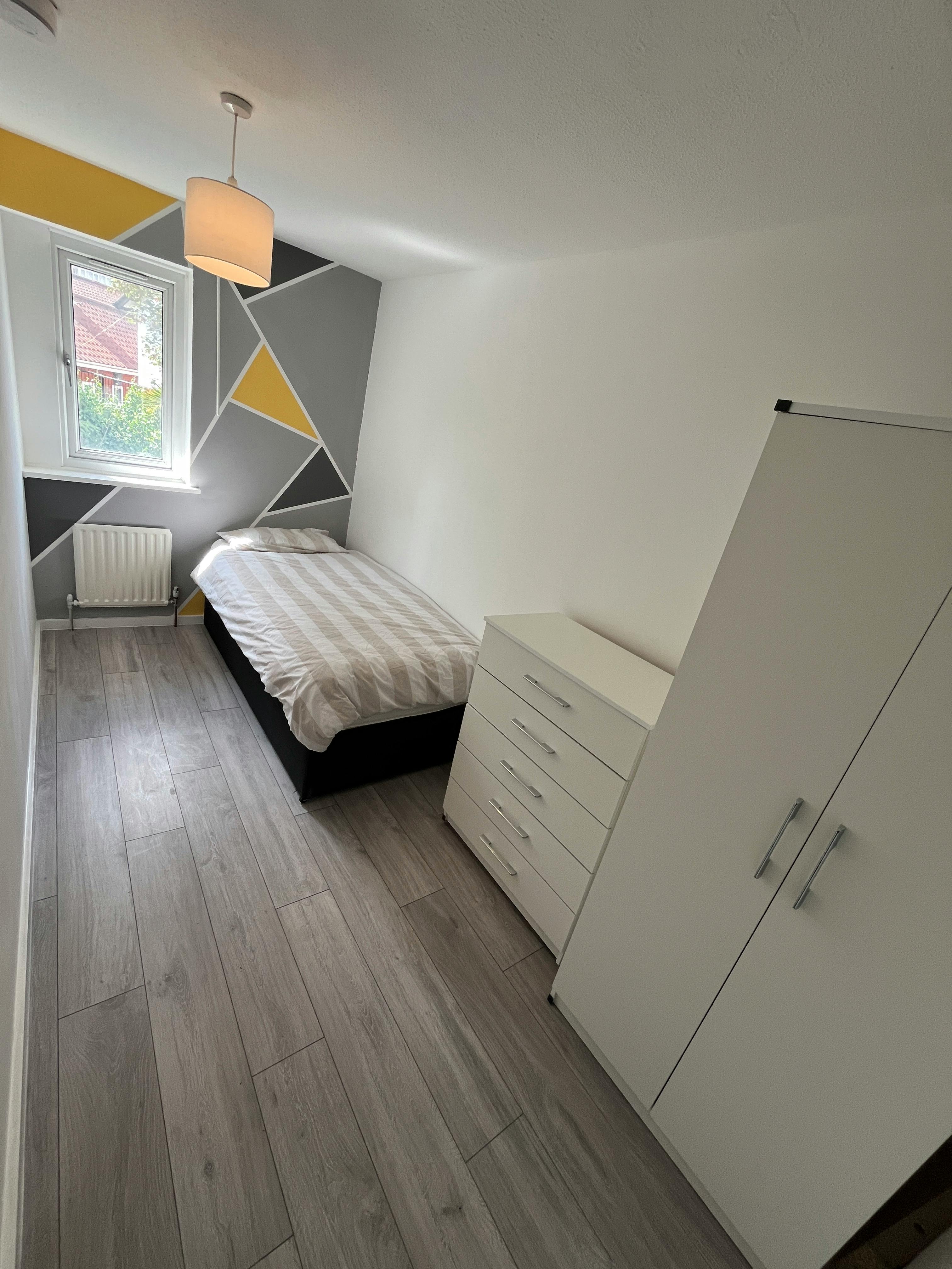 Double room London, 1 bed, 8m² — photo 6