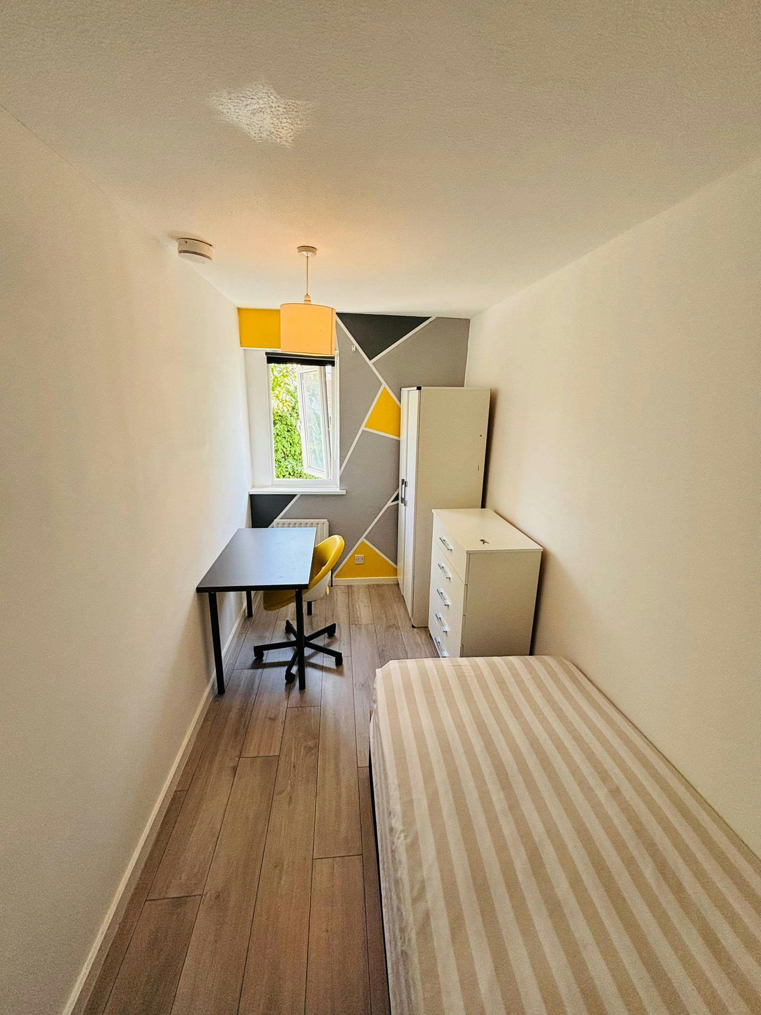 Общая комната сдается в аренду за 909 £ в месяц в London, Minerva Close