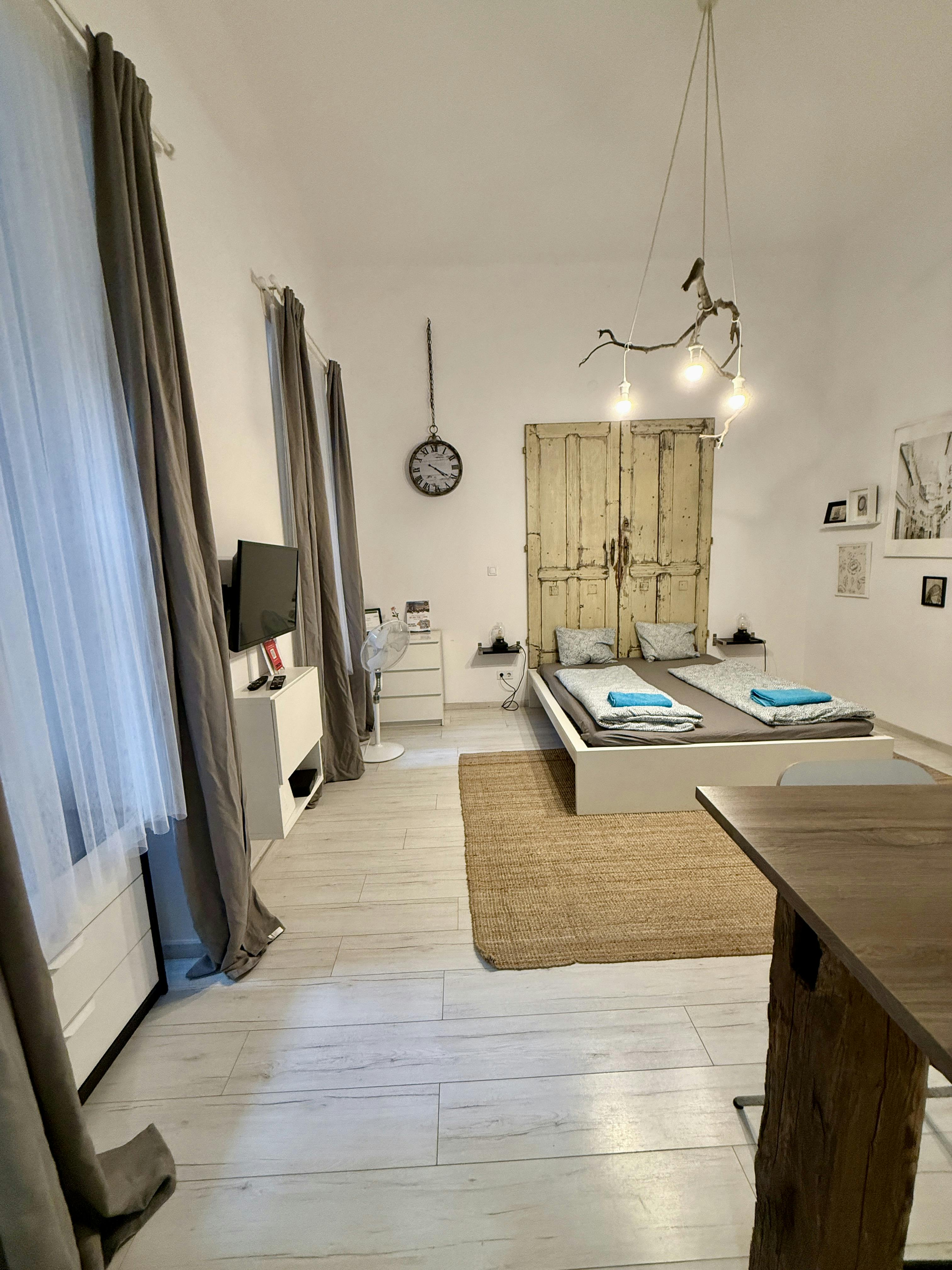 Studio for rent for HUF 239,960 per month in Budapest, Révay utca